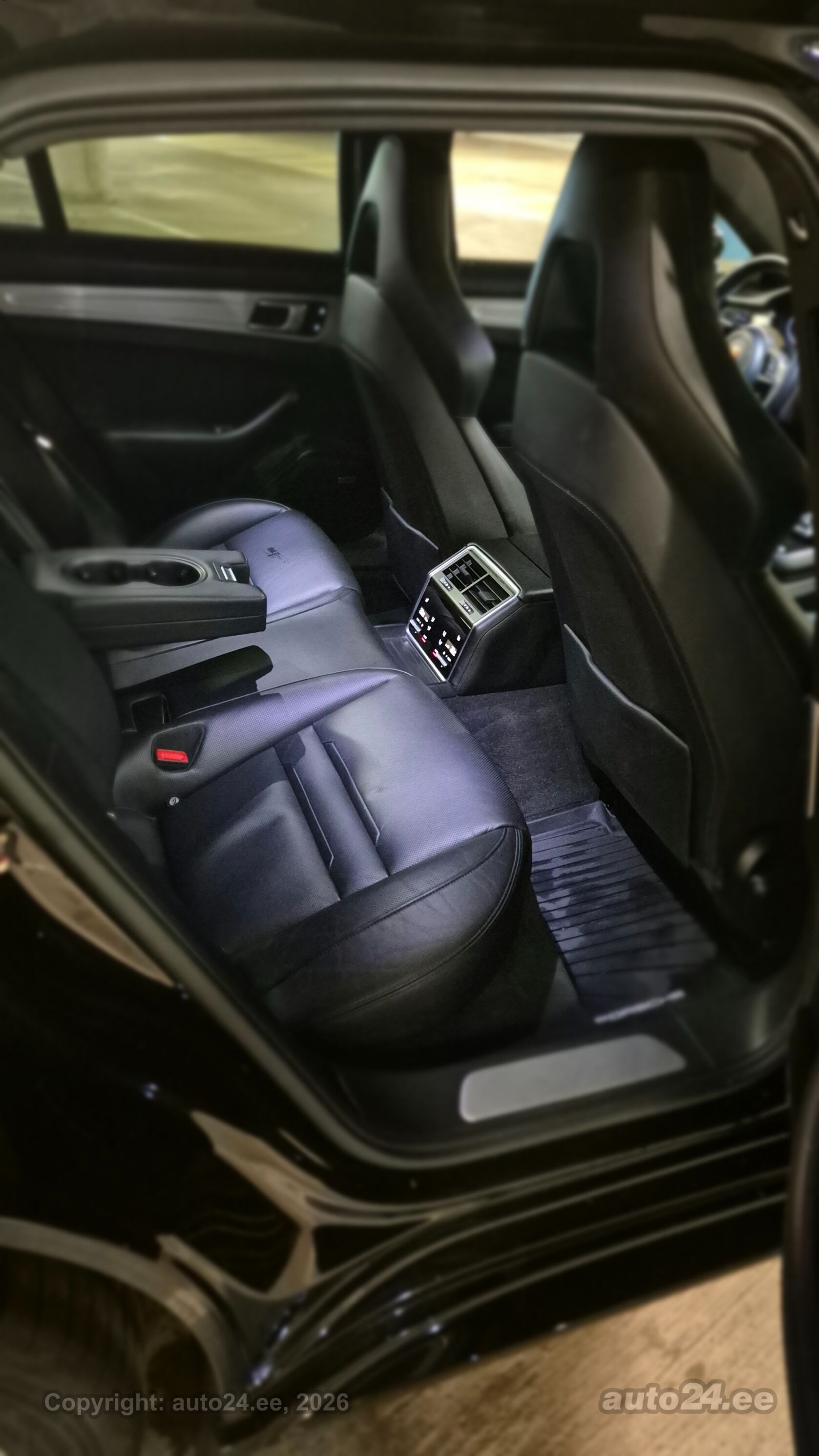 Porsche Panamera - 4