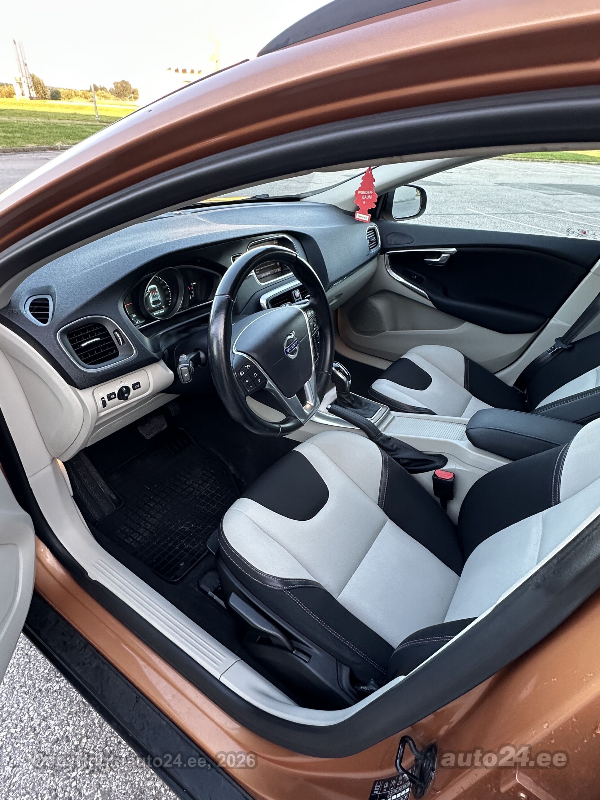 Volvo V40 Cross Country - 9