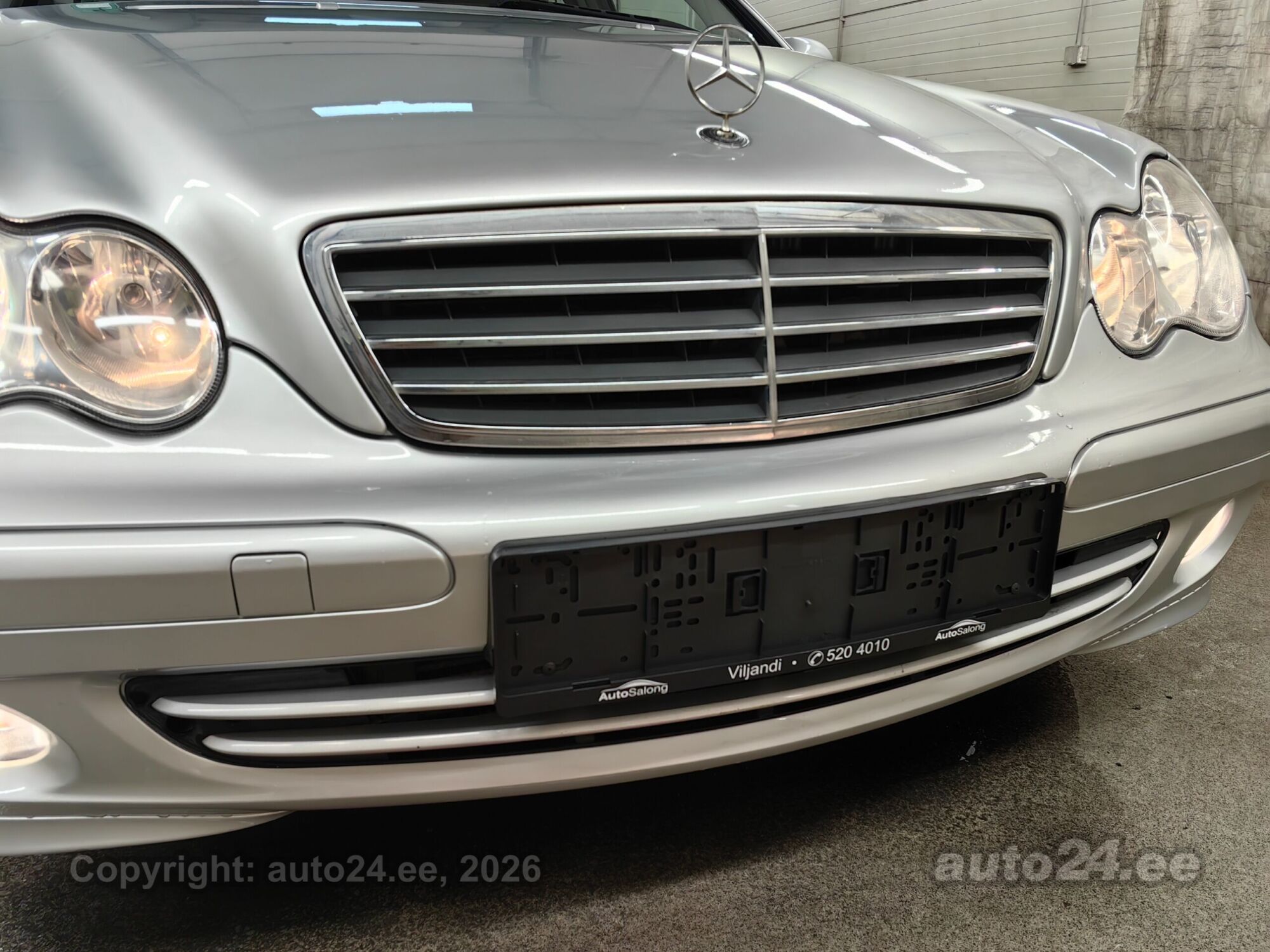 Mercedes-Benz C-Class 2005 — interior