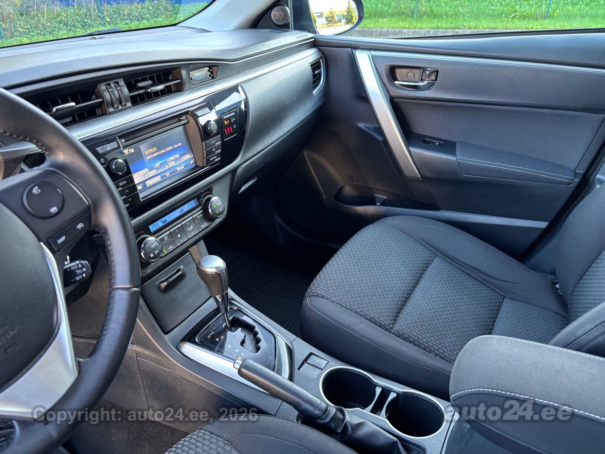 Toyota Corolla - 12