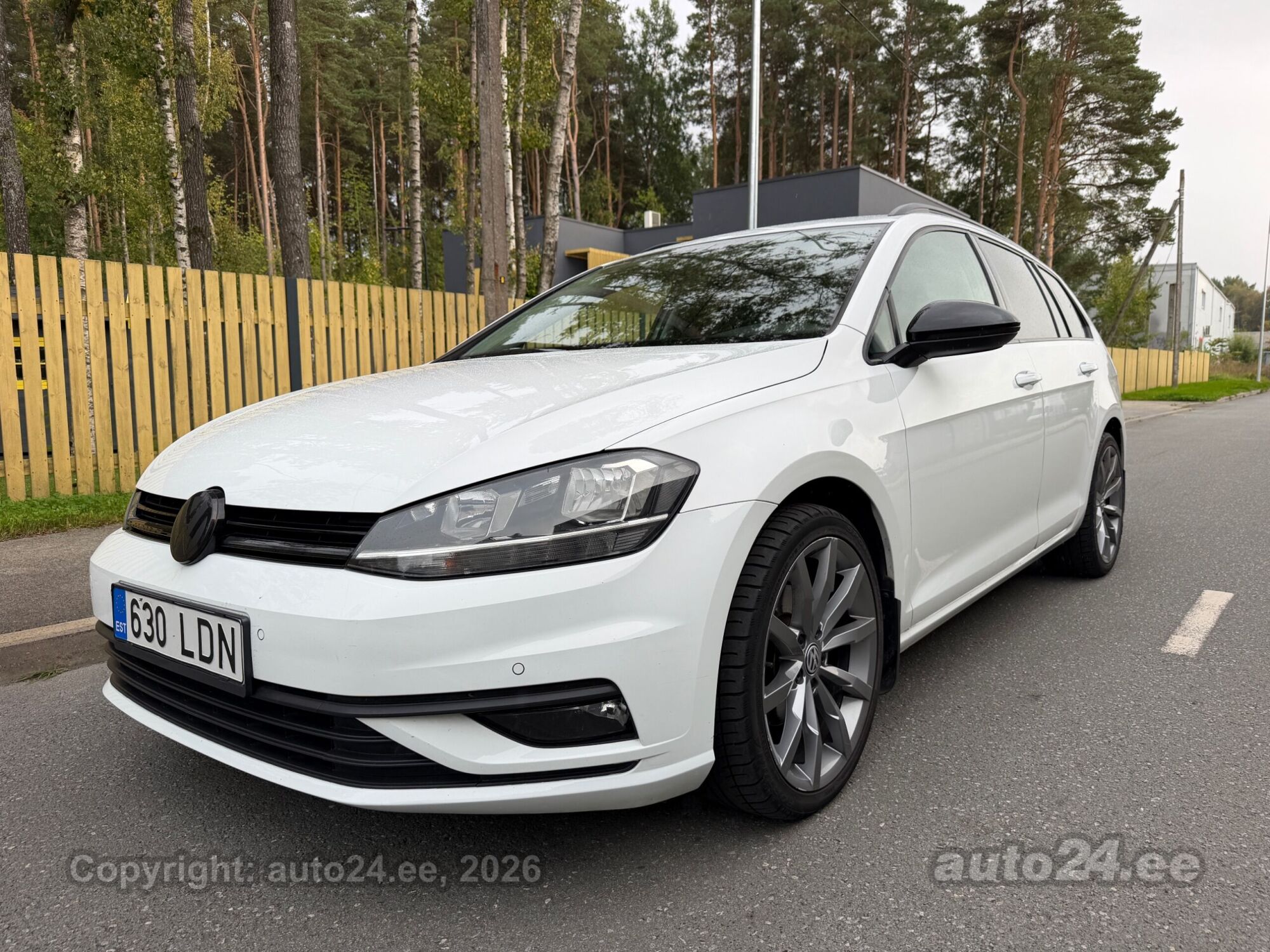 Volkswagen Golf - 1
