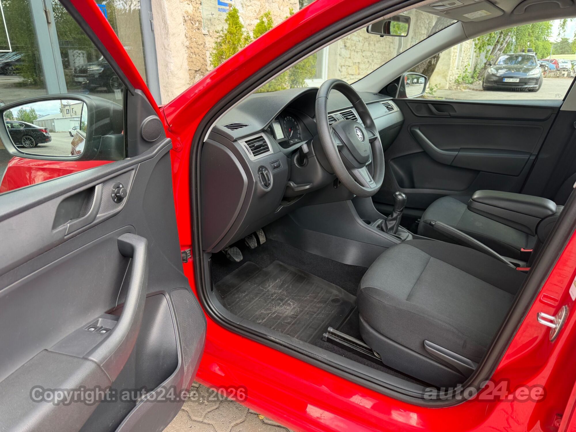 Skoda Rapid Active 1.2 R4 63kW 2015, kuva 3/10