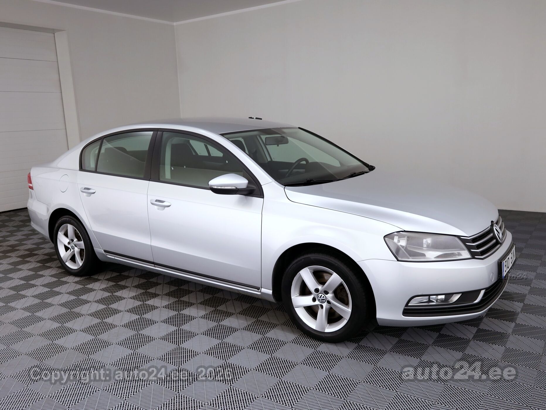 Volkswagen Passat - 1
