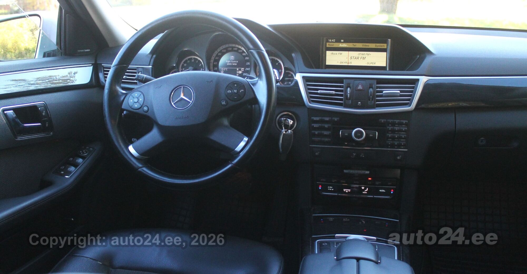 Mercedes-Benz E-Class 2010 — photo 9