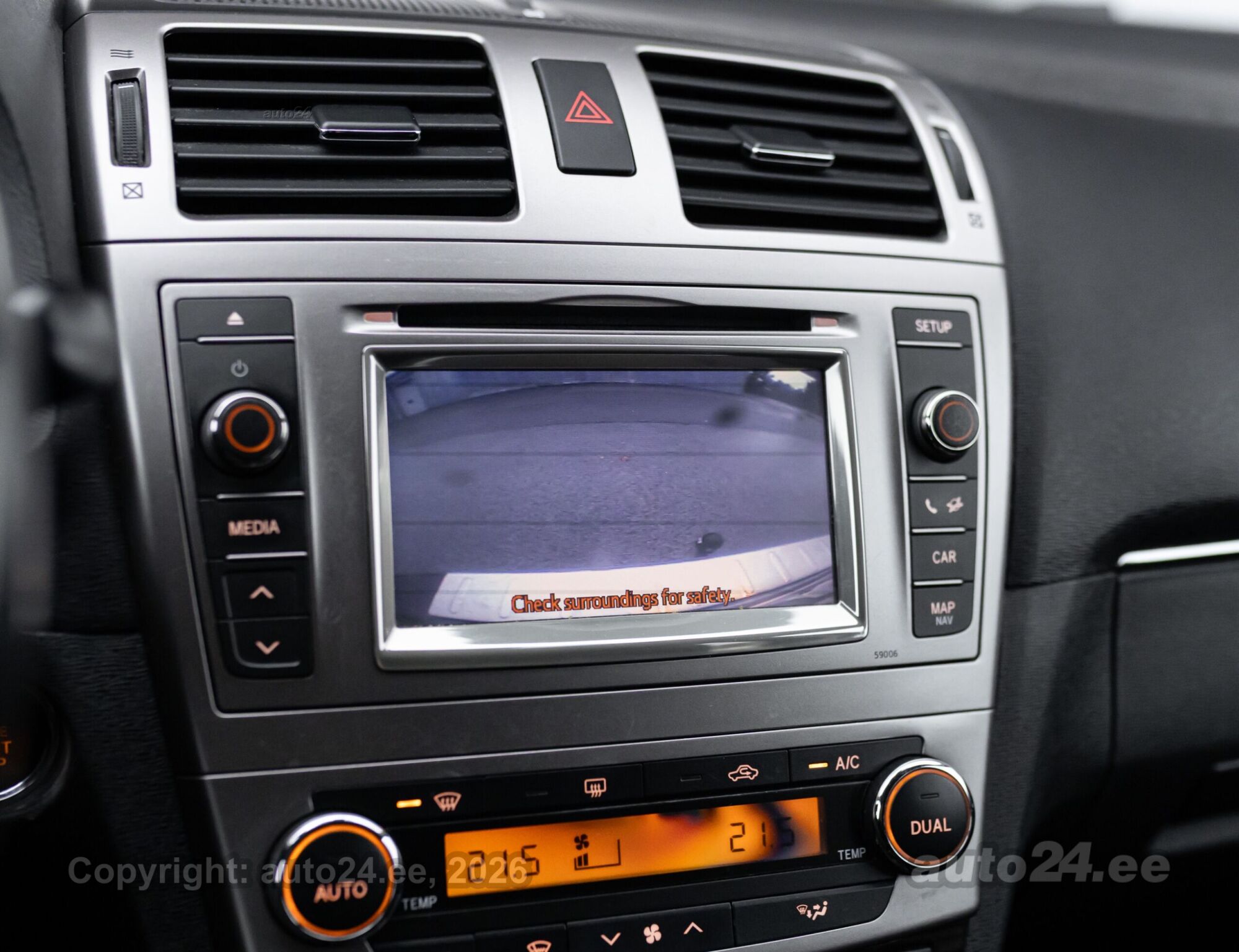 Toyota Avensis 2012 — photo 21