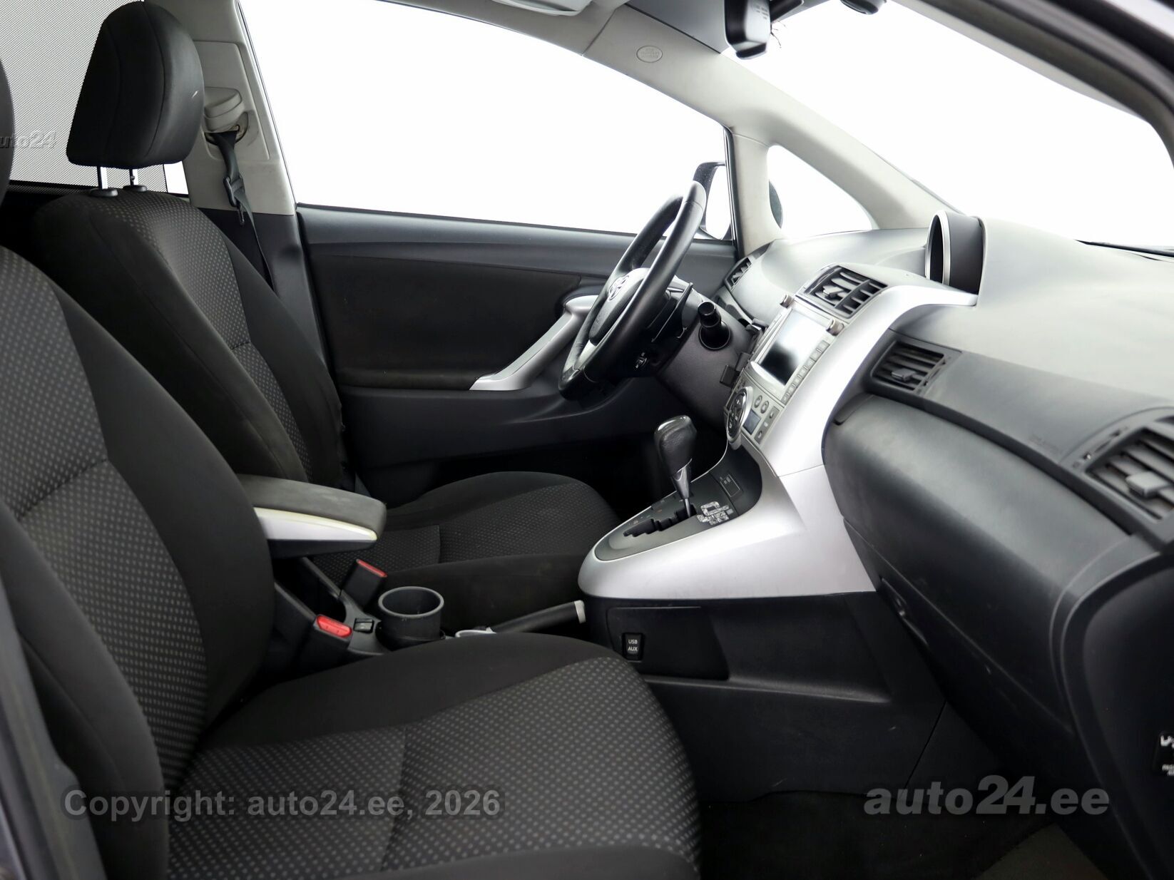 Toyota Verso 2011, photo 6/9