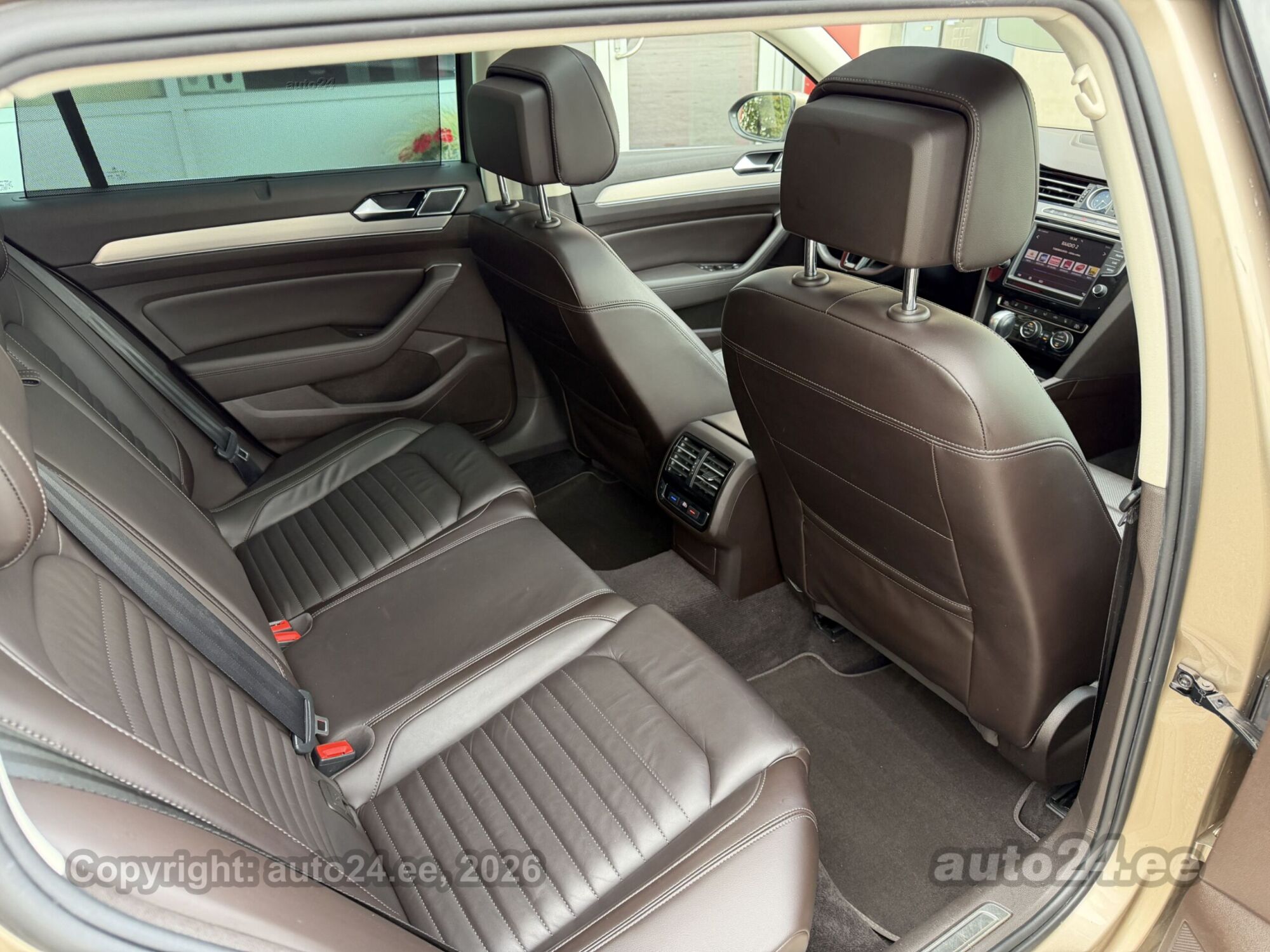 Volkswagen Passat - 12