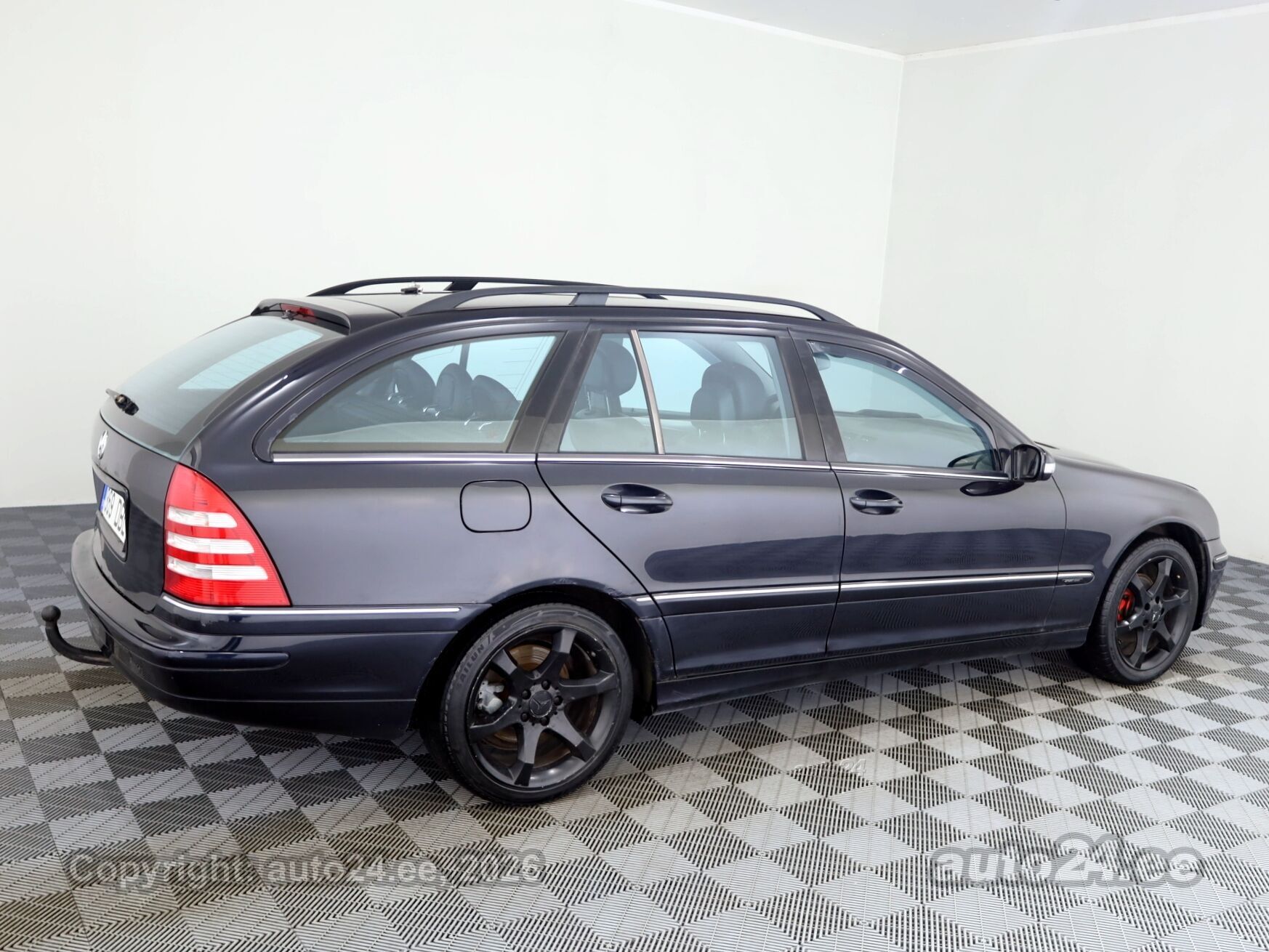 Mercedes-Benz C-Class 2006 — салон