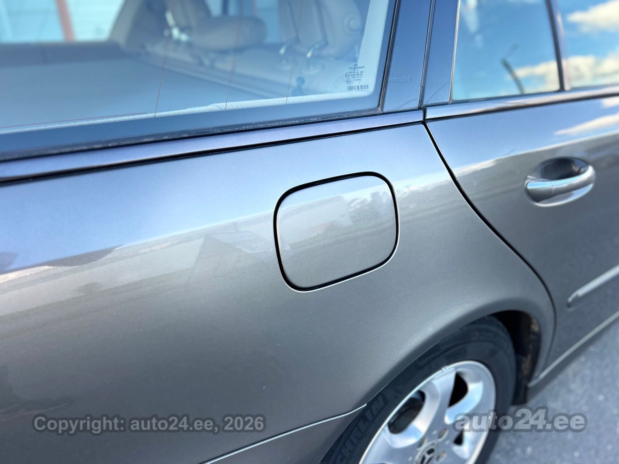 Mercedes-Benz E-Class 2006 — photo 11