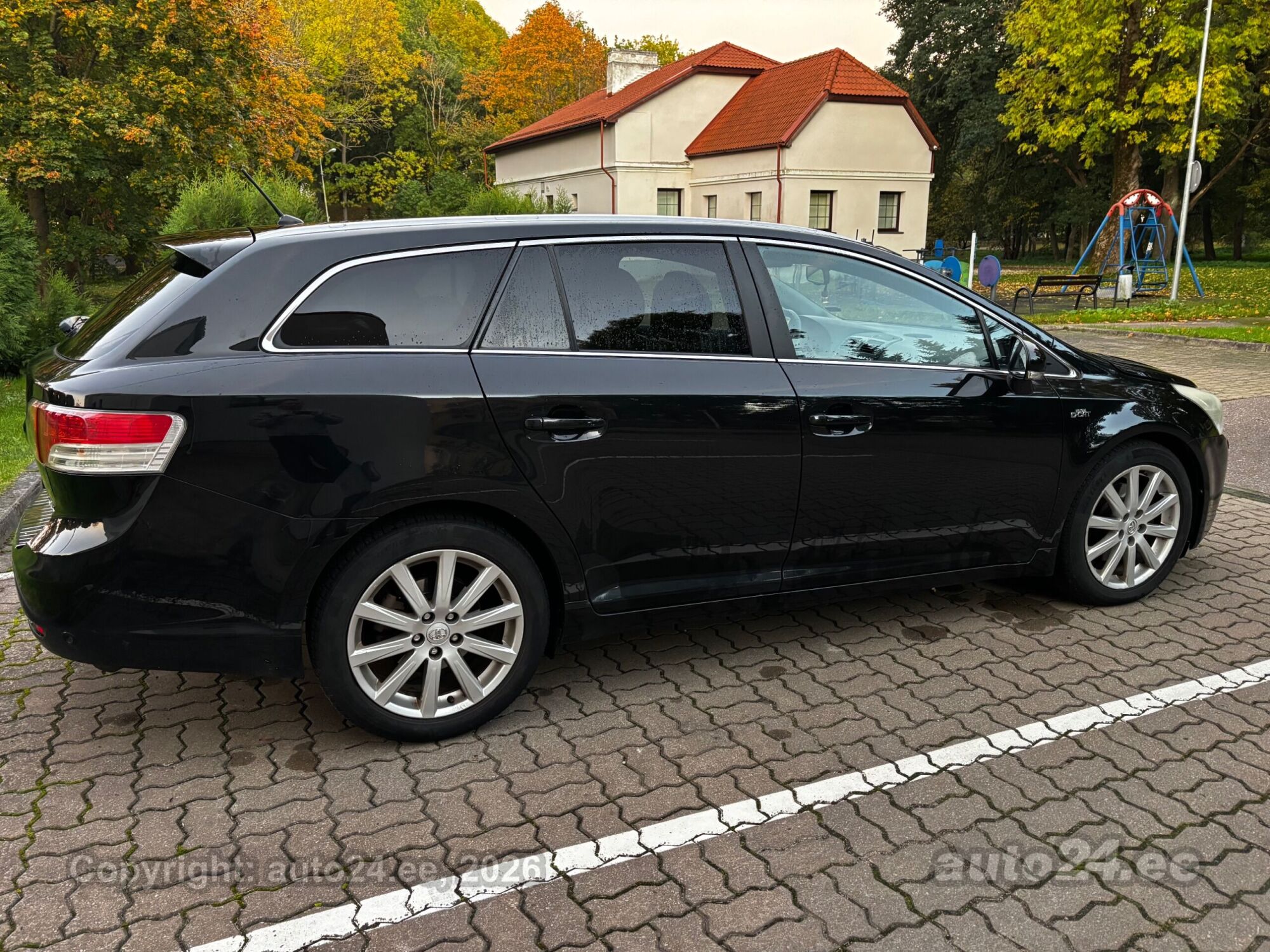 Toyota Avensis 2011 — photo 5