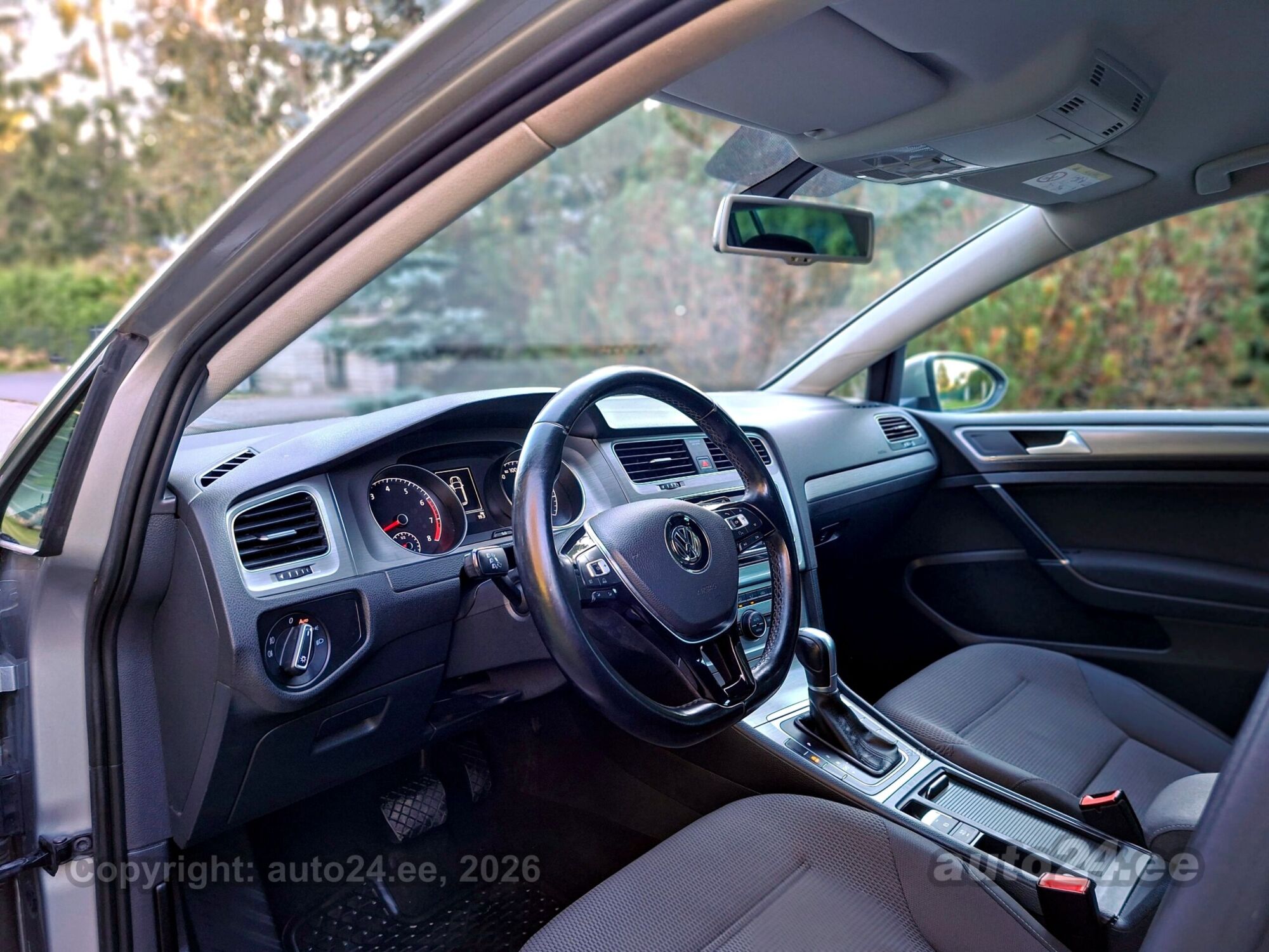 Volkswagen Golf - 8