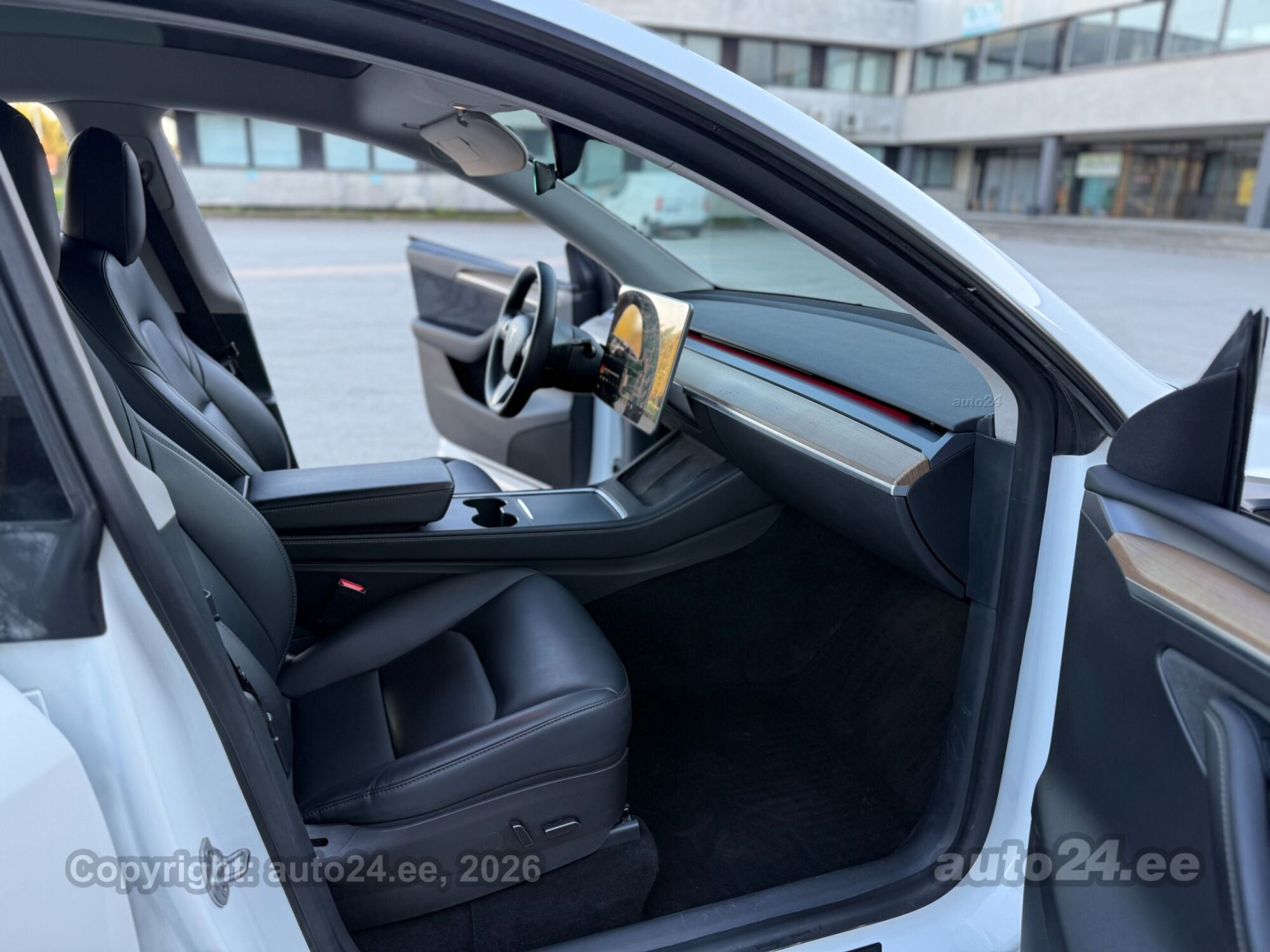 Tesla Model Y - 11