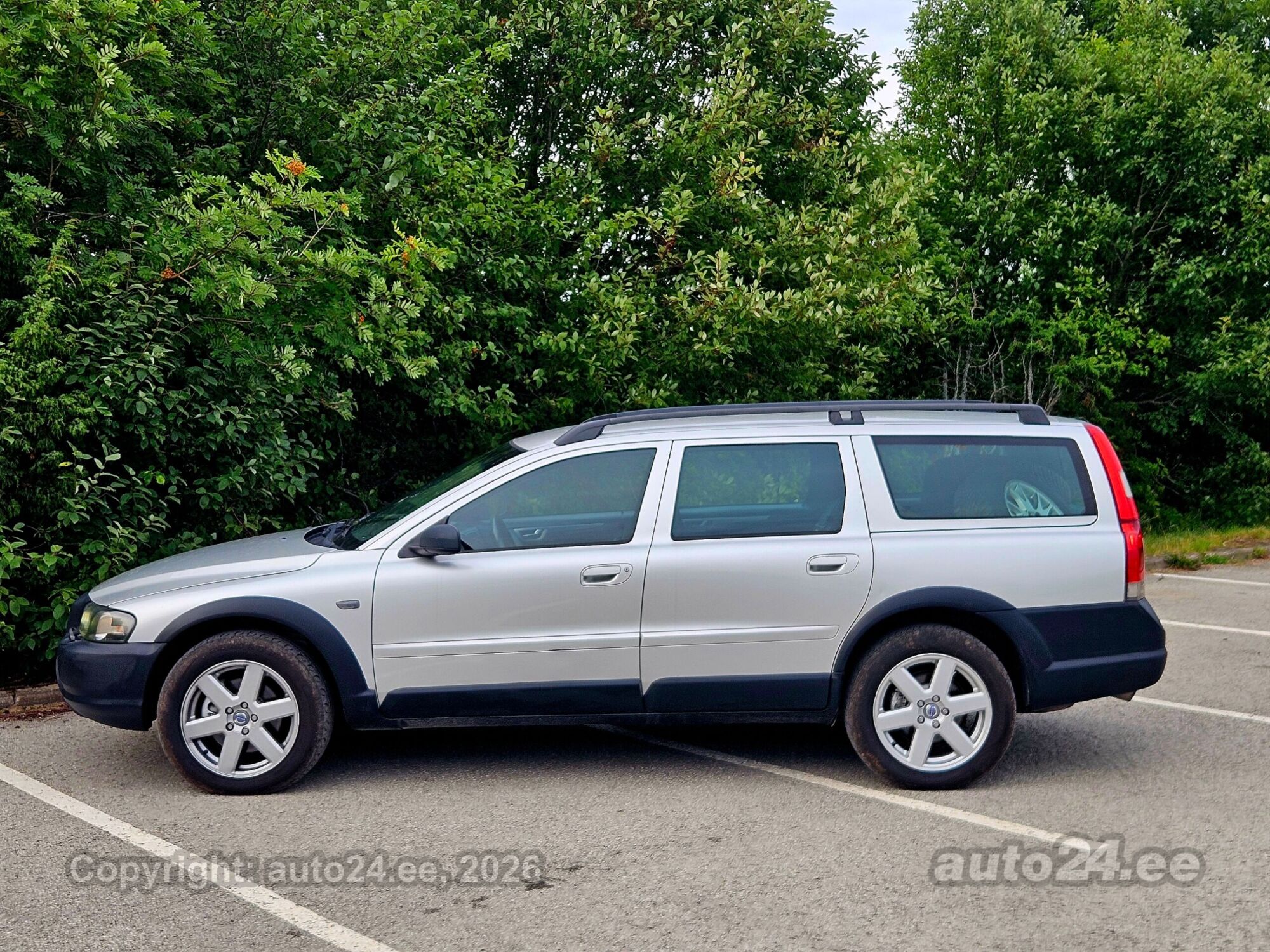 Volvo XC70 2.4 D5 120kW 2004, kuva 5/10