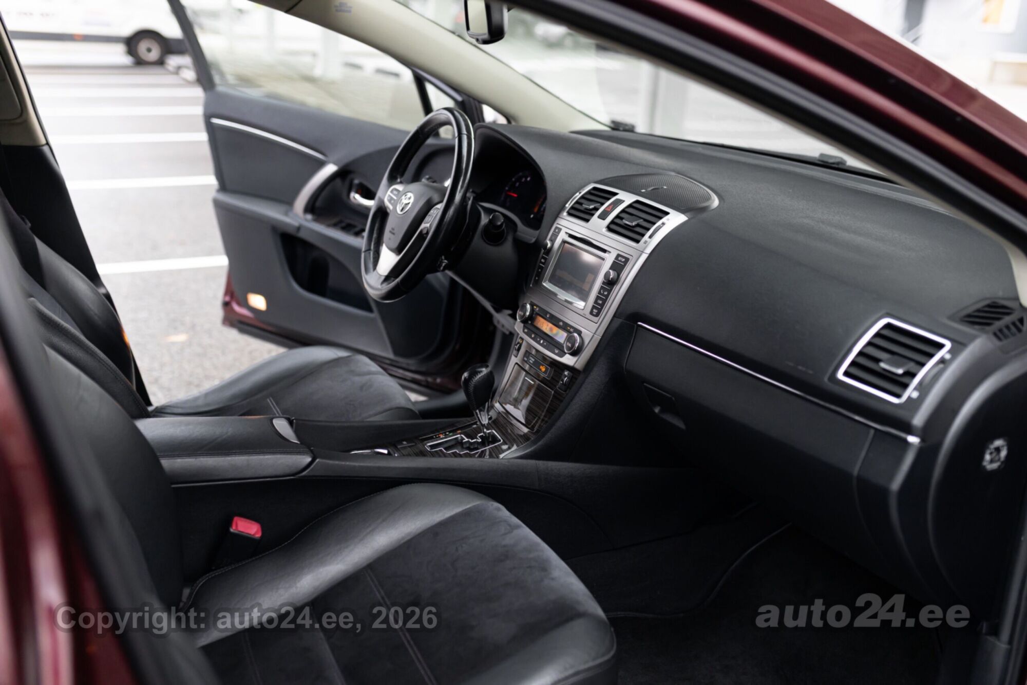 Toyota Avensis 2012 — photo 9