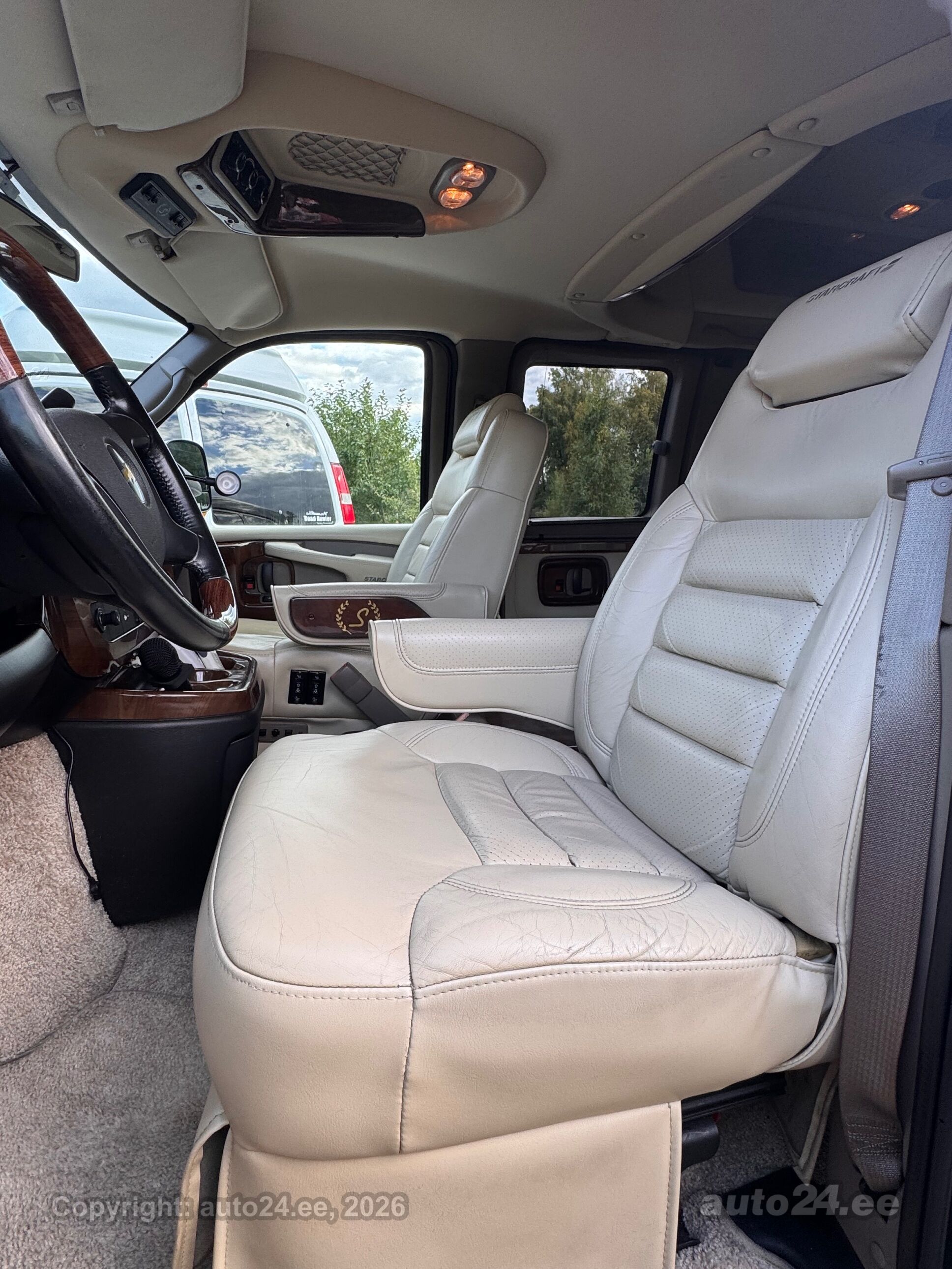 Chevrolet Express - 7