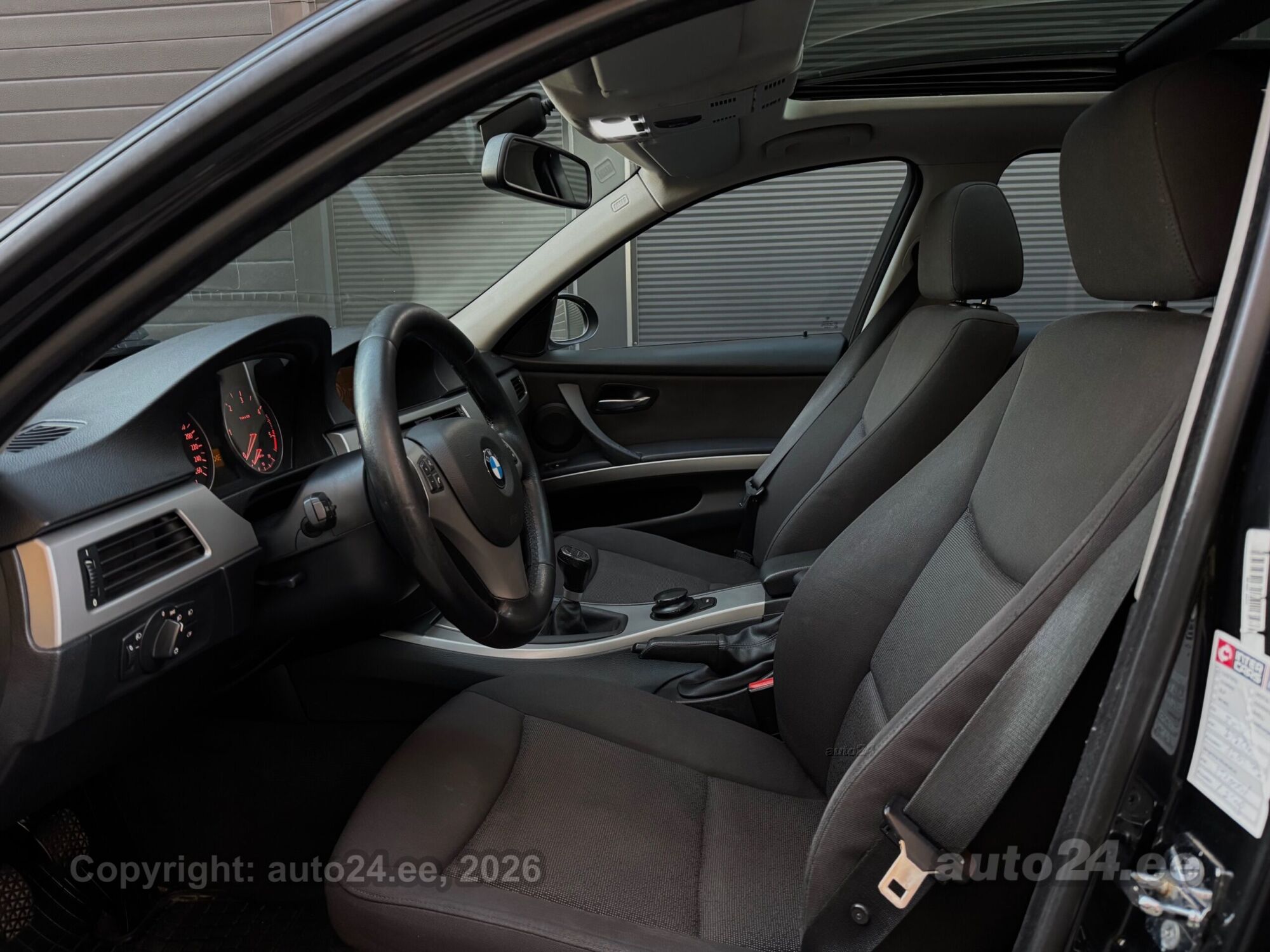 BMW 3 Series 2005 — photo 9