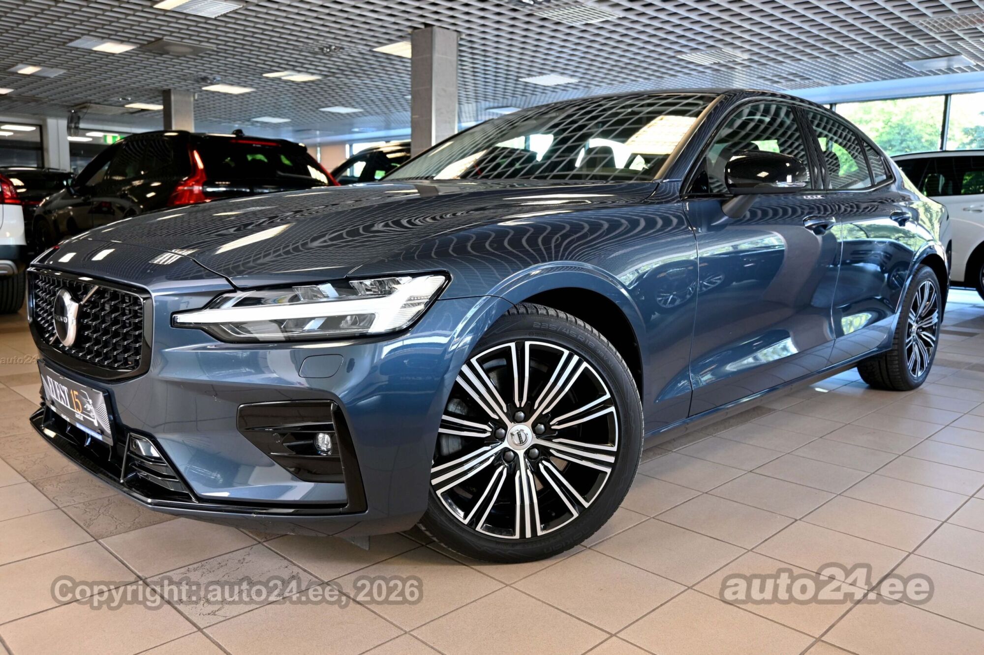 Volvo S60 2024, photo 4/10