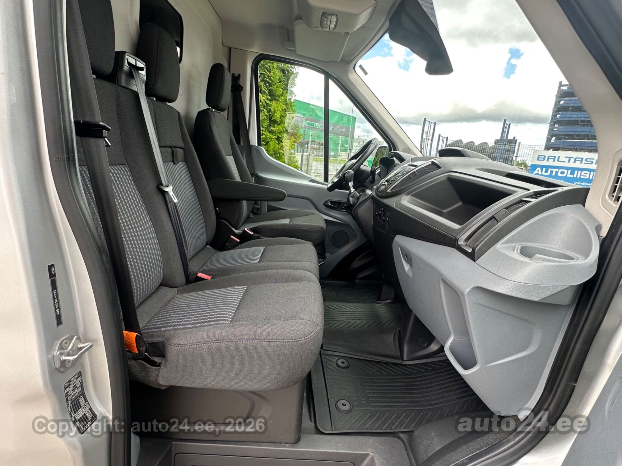 Ford Transit L3H2 4 2016, kuva 3/10
