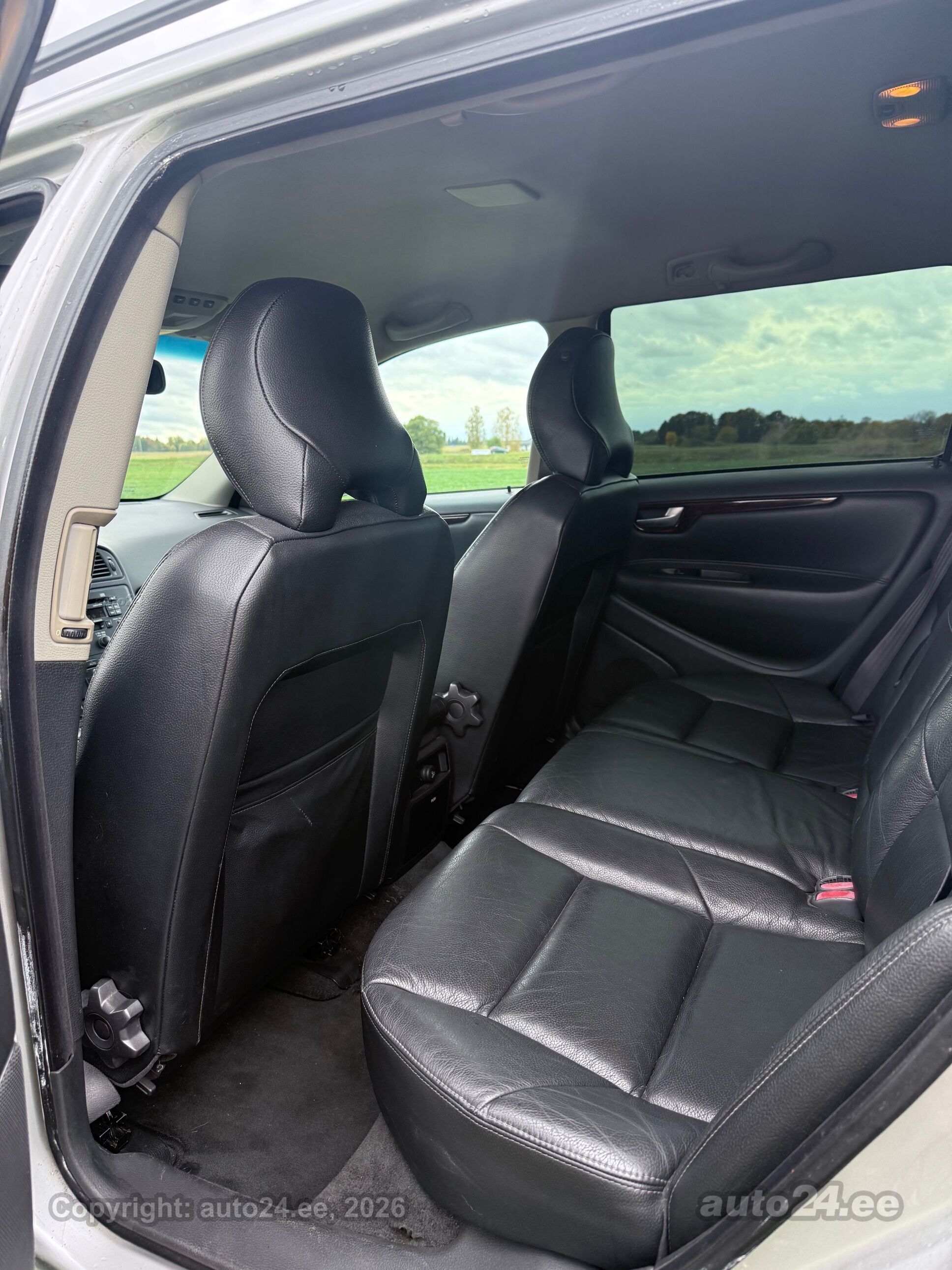 Volvo V70 2004 — photo 9