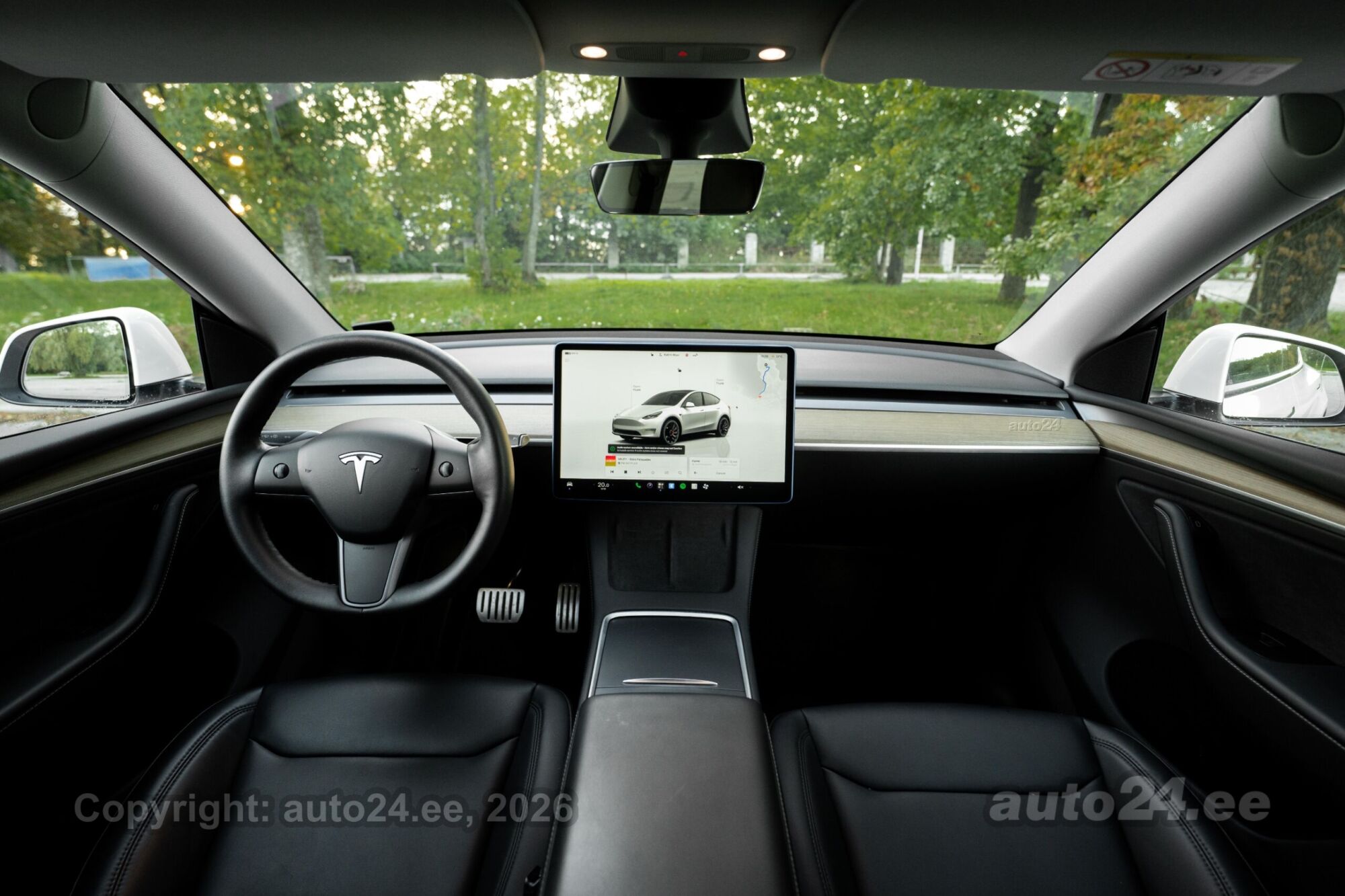 Tesla Model Y - 11