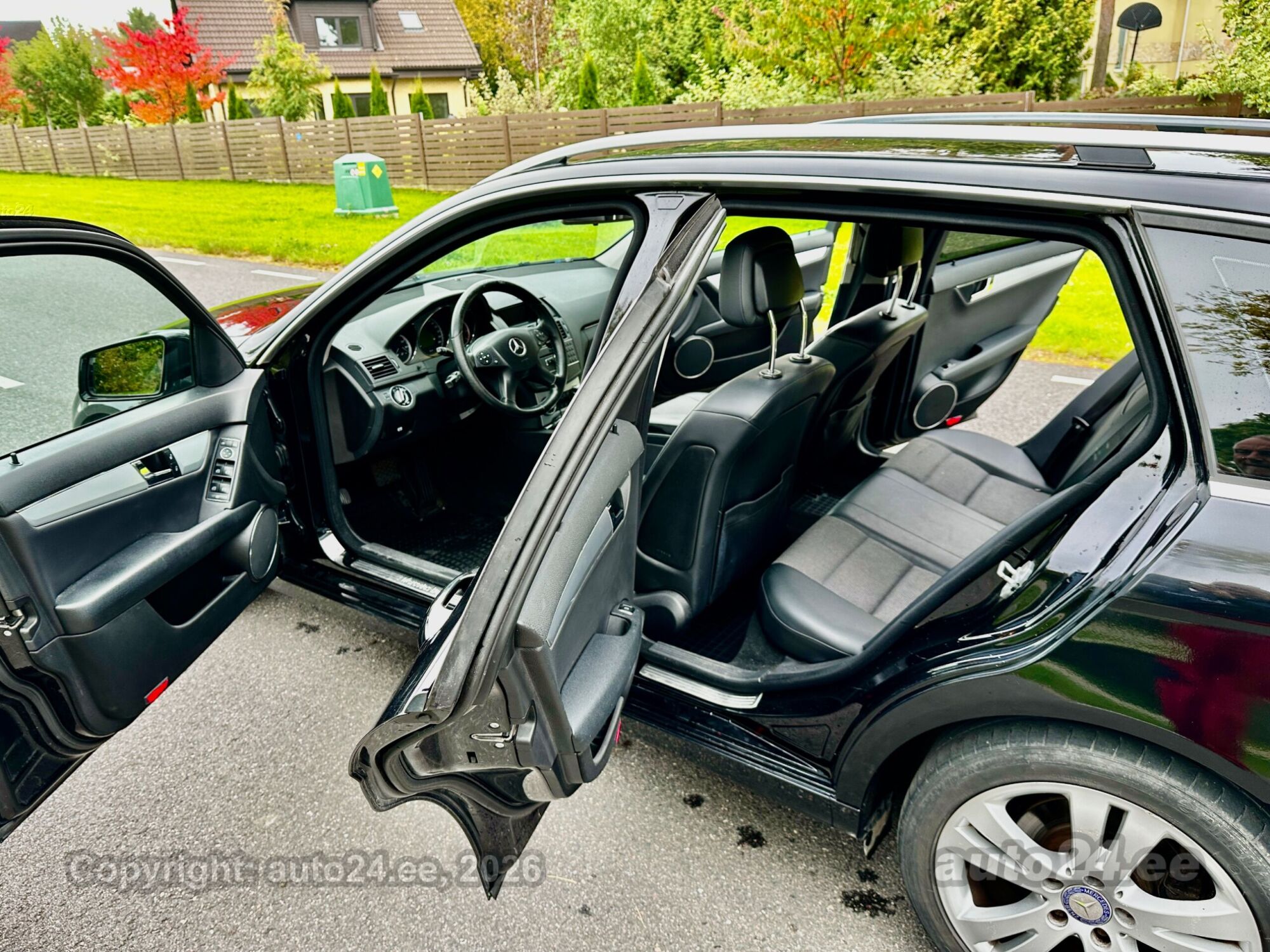 Mercedes-Benz C-Class 2009 — photo 9