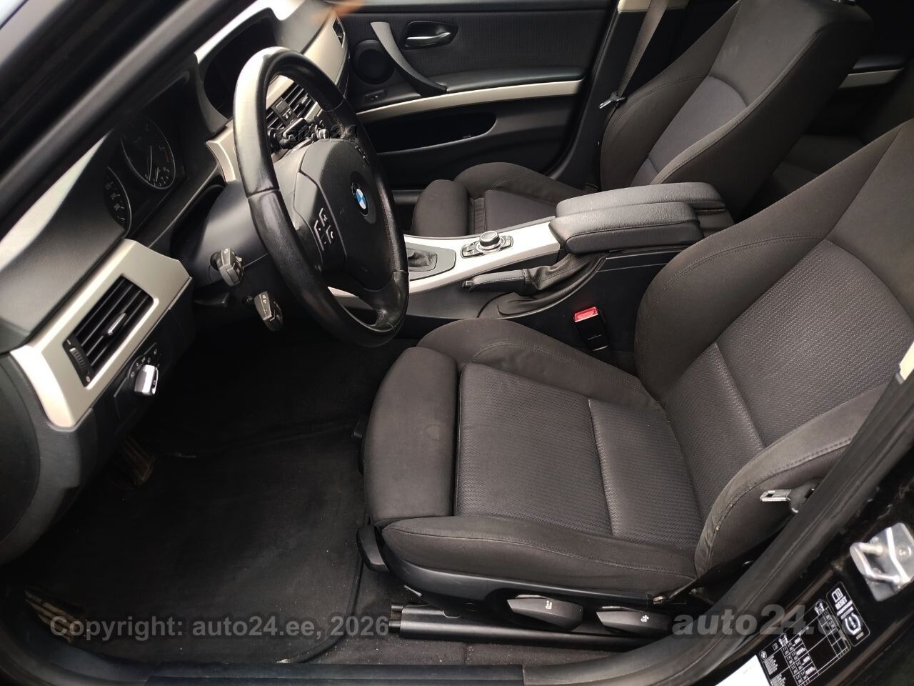 BMW 3 Series 2011 — photo 11