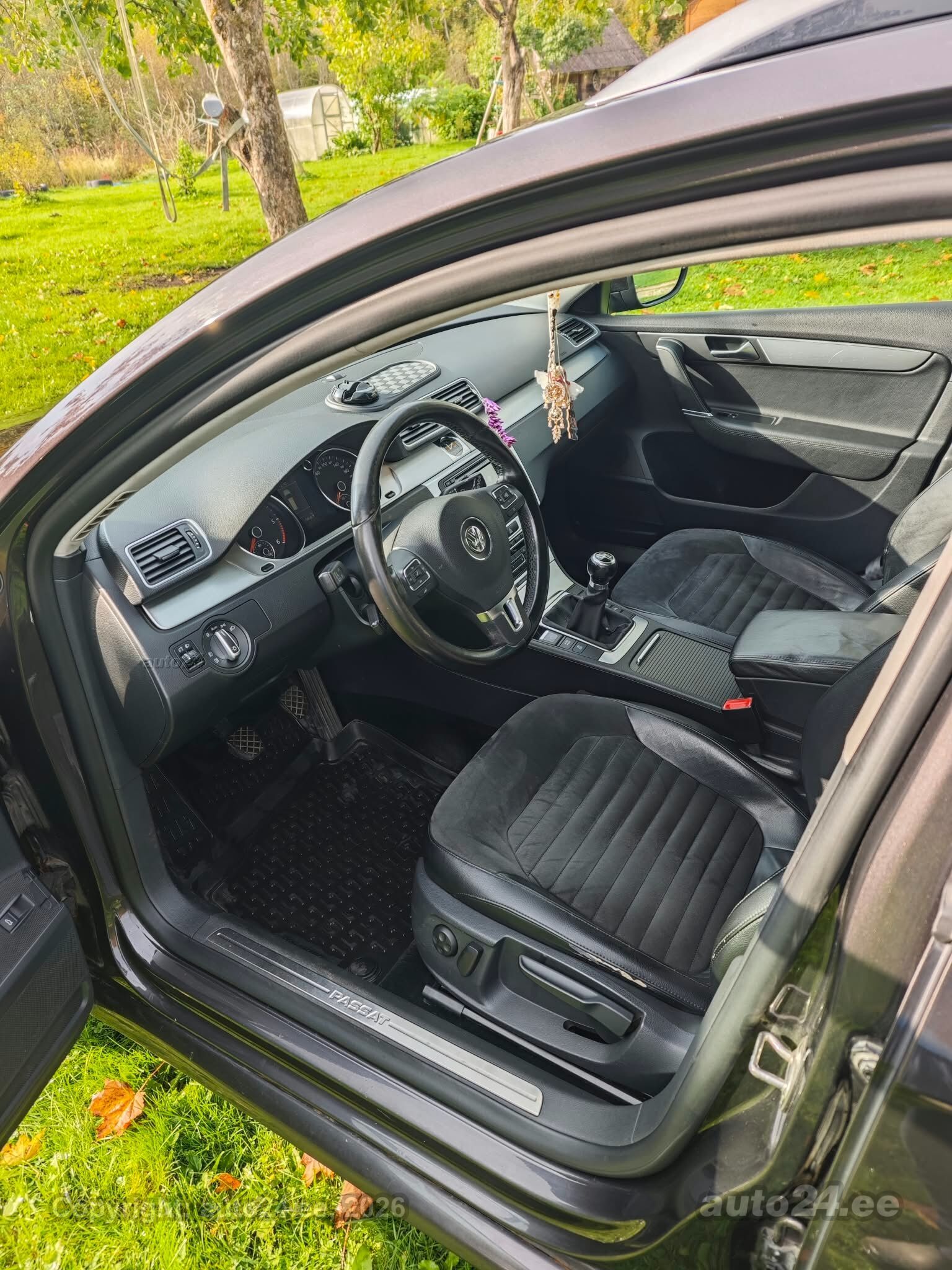 Volkswagen Passat 2011 — photo 7
