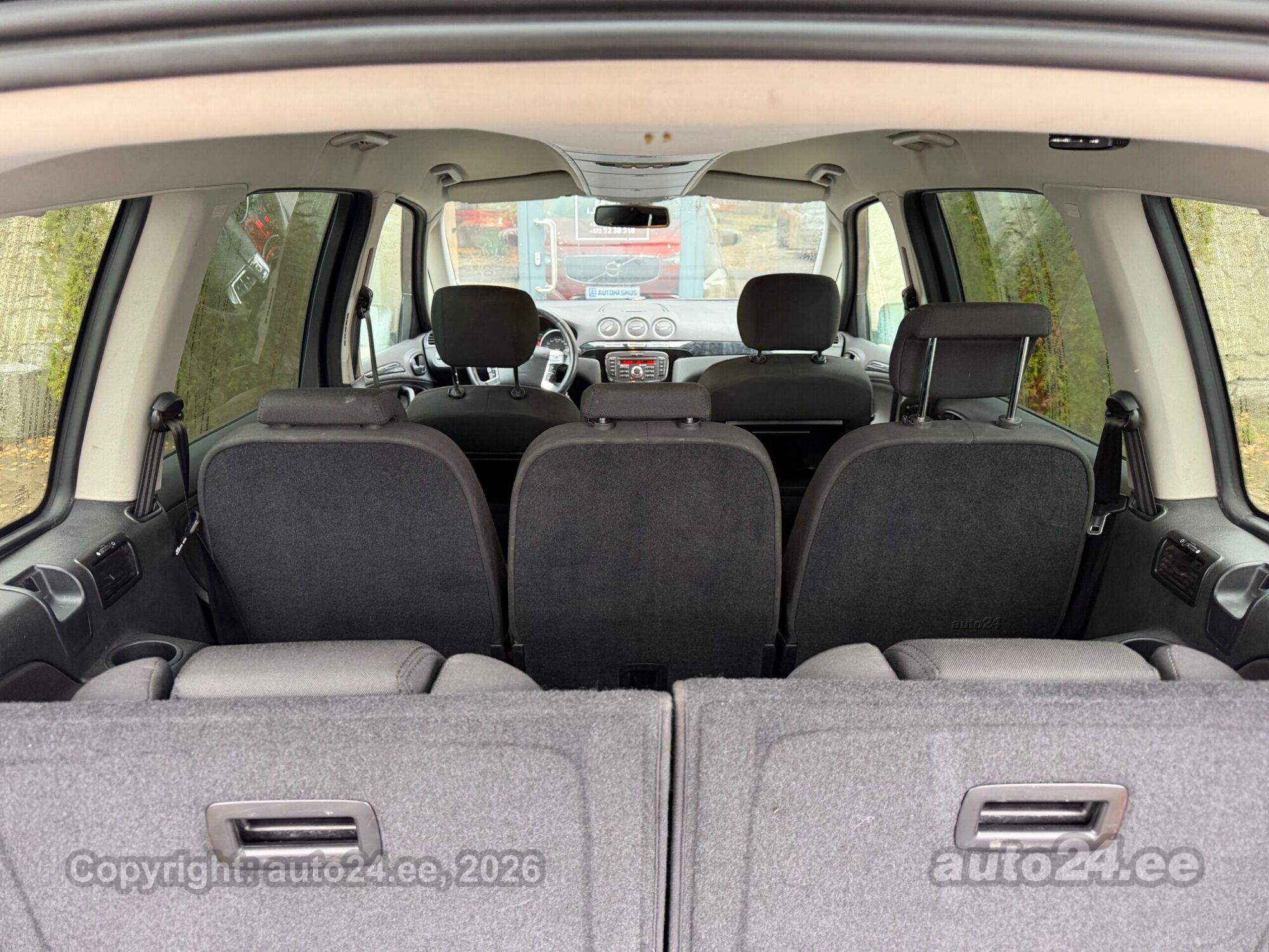 Ford Galaxy 2012 — photo 10