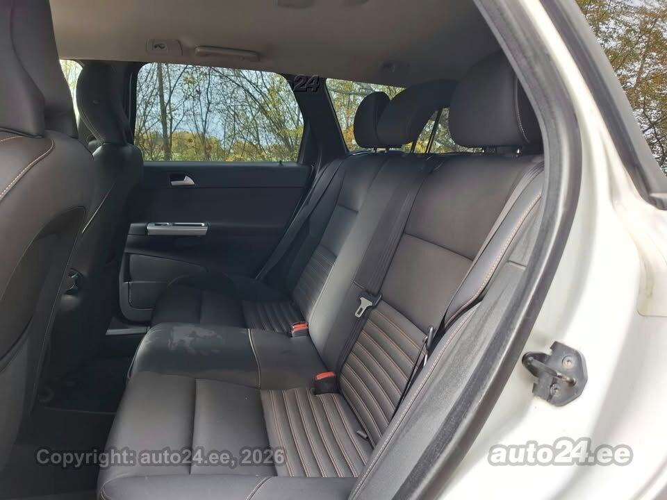 Volvo V50 2010 — photo 11