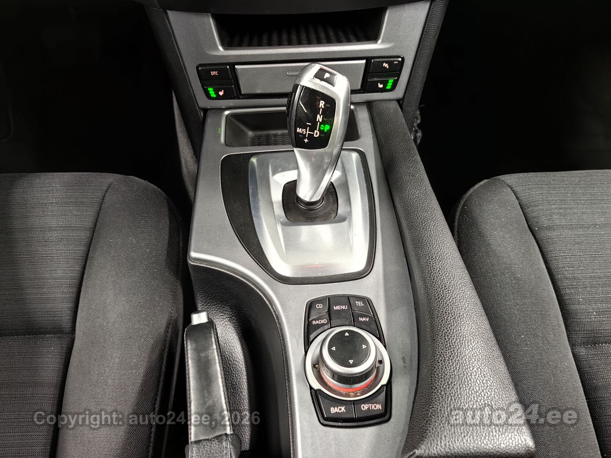 BMW 5 Series 2010 — photo 9