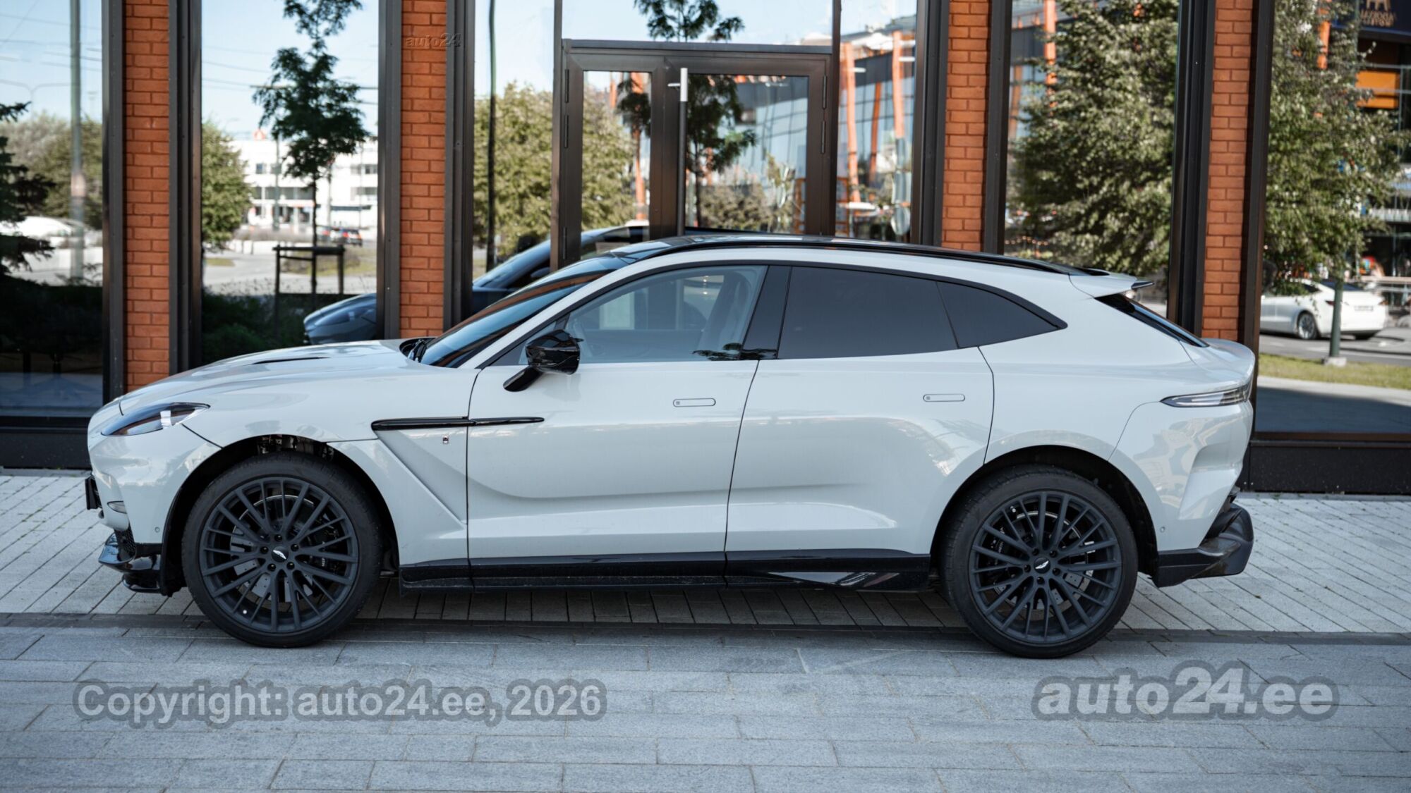 Aston Martin DBX 707 4.0 520kW 2024, kuva 2/10