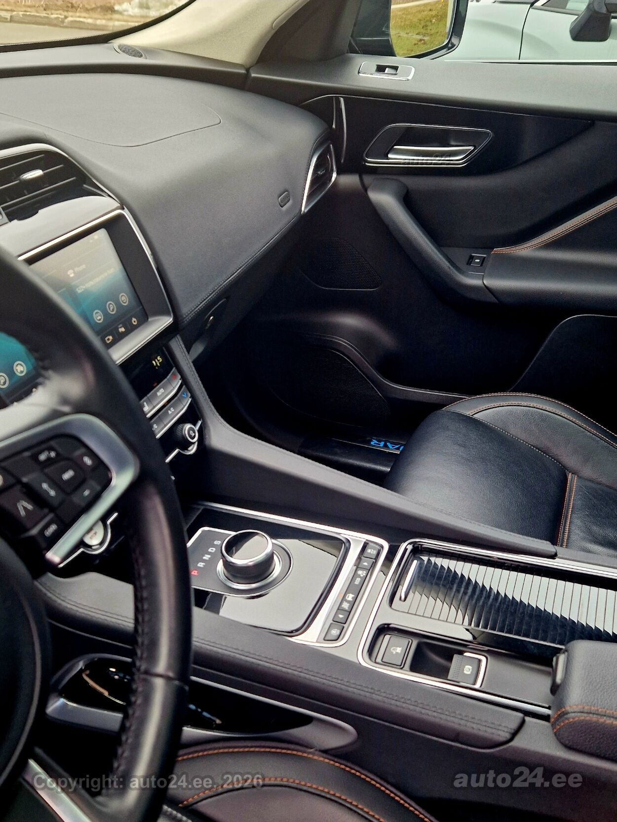 Jaguar F-Pace 2.0 25t AWD 184kW 2020, photo 3/7