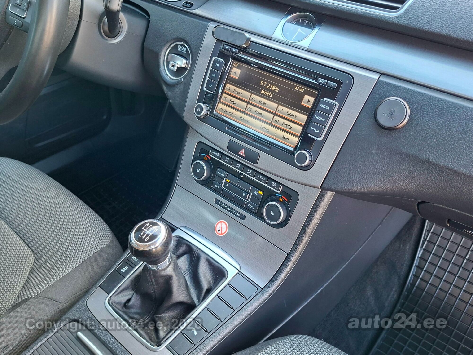 Volkswagen Passat - 11
