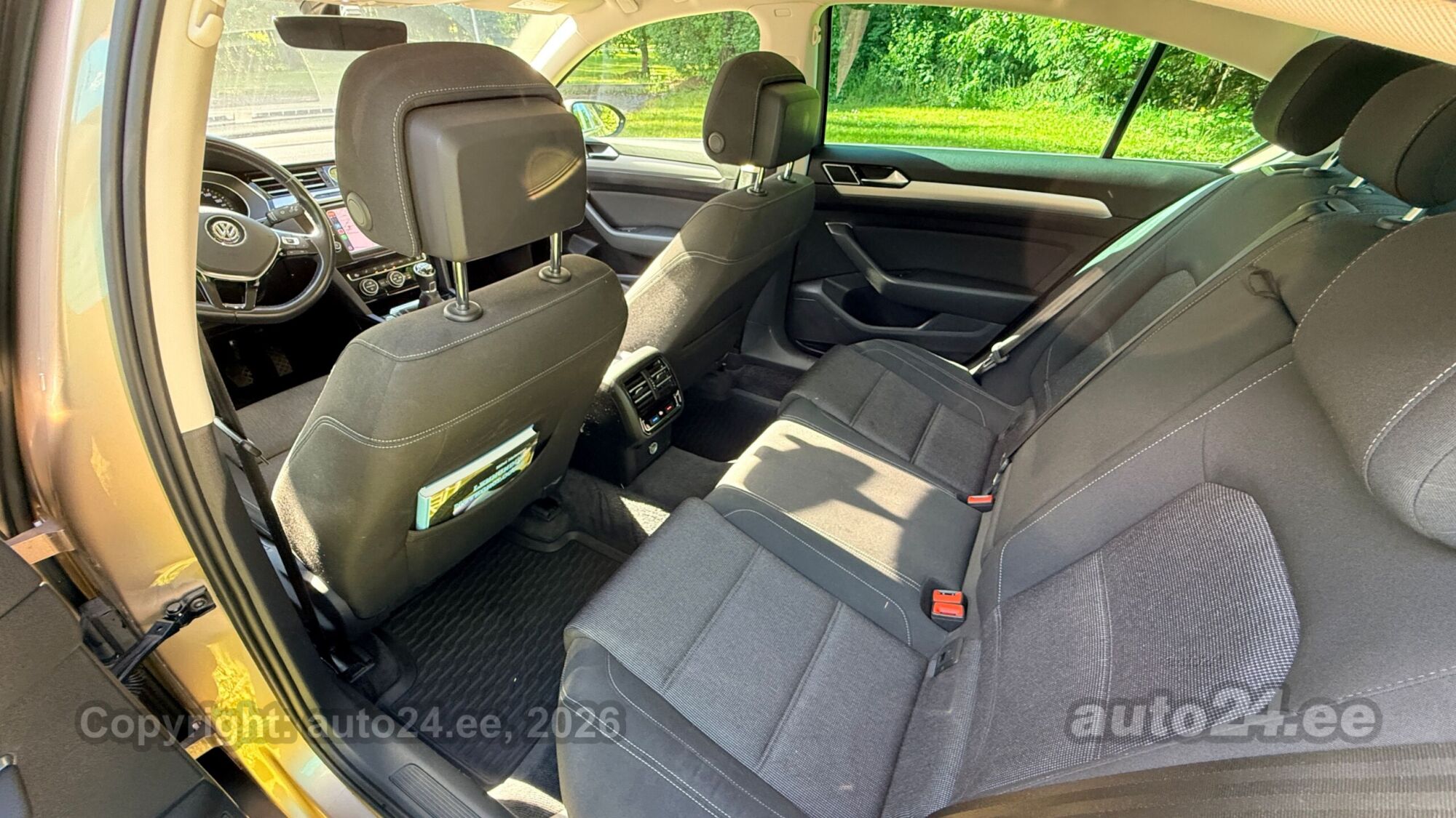 Volkswagen Passat - 8