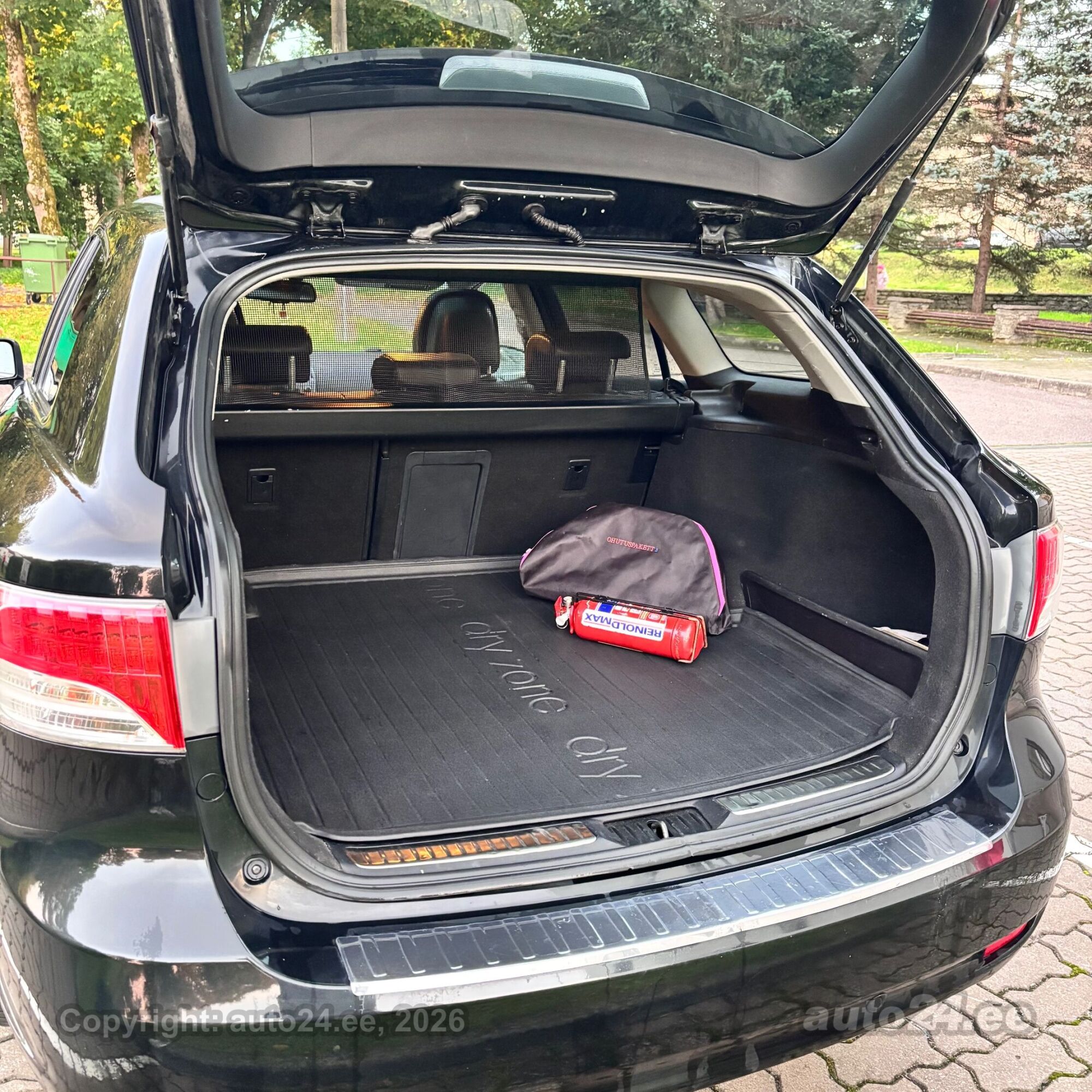 Toyota Avensis 2011 — photo 20