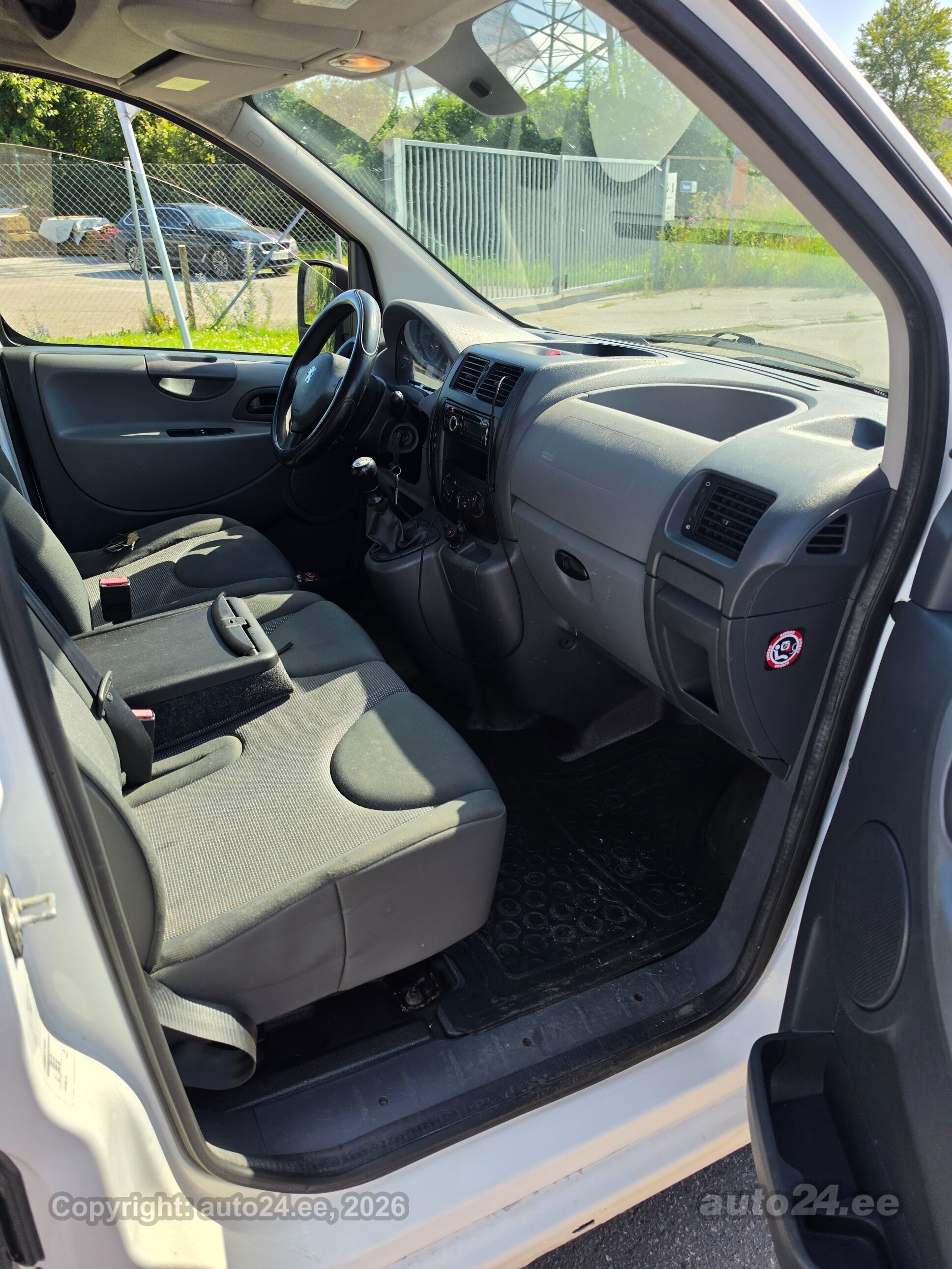 Peugeot Expert 2010 — photo 7