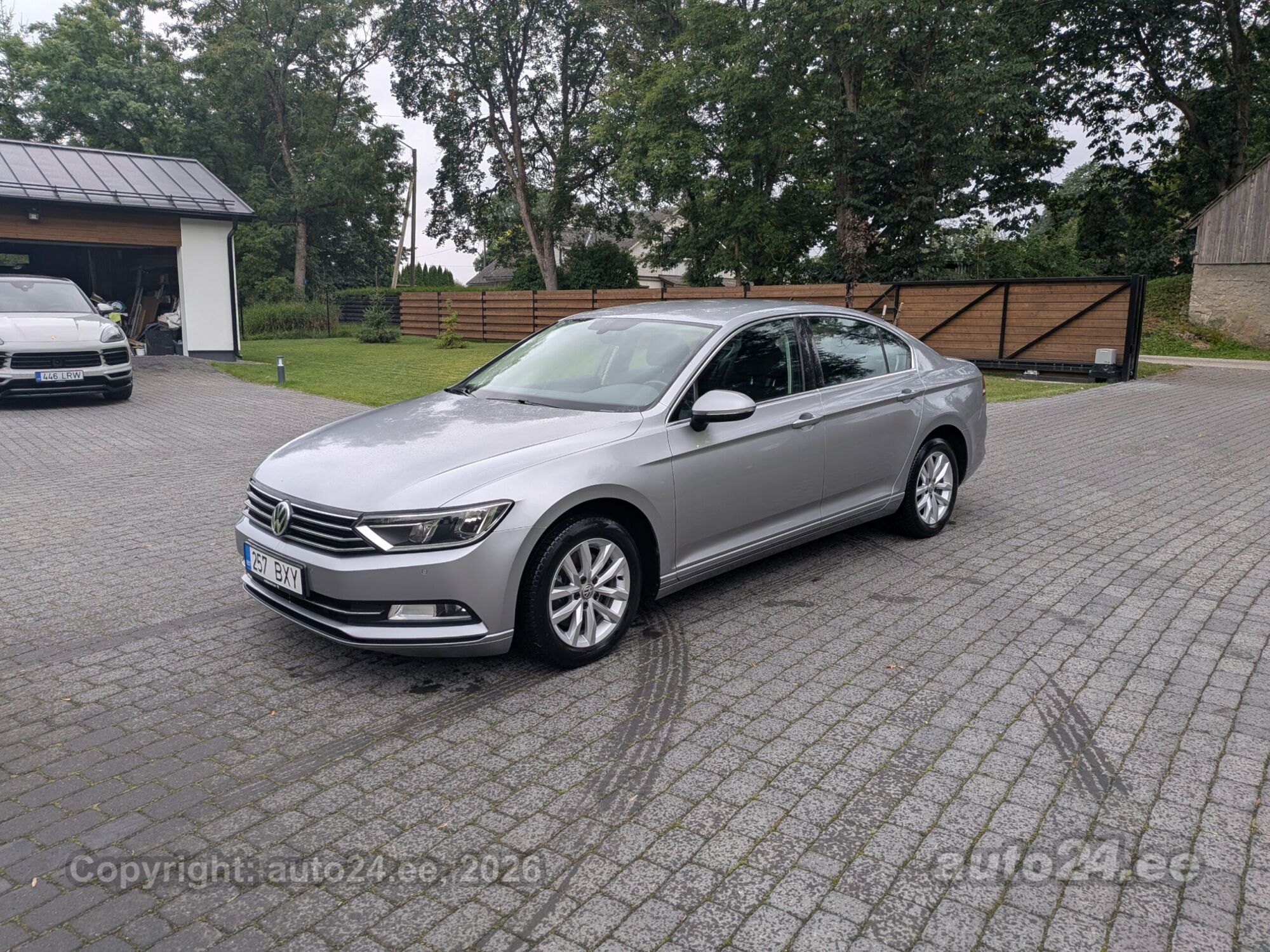 Volkswagen Passat - 1