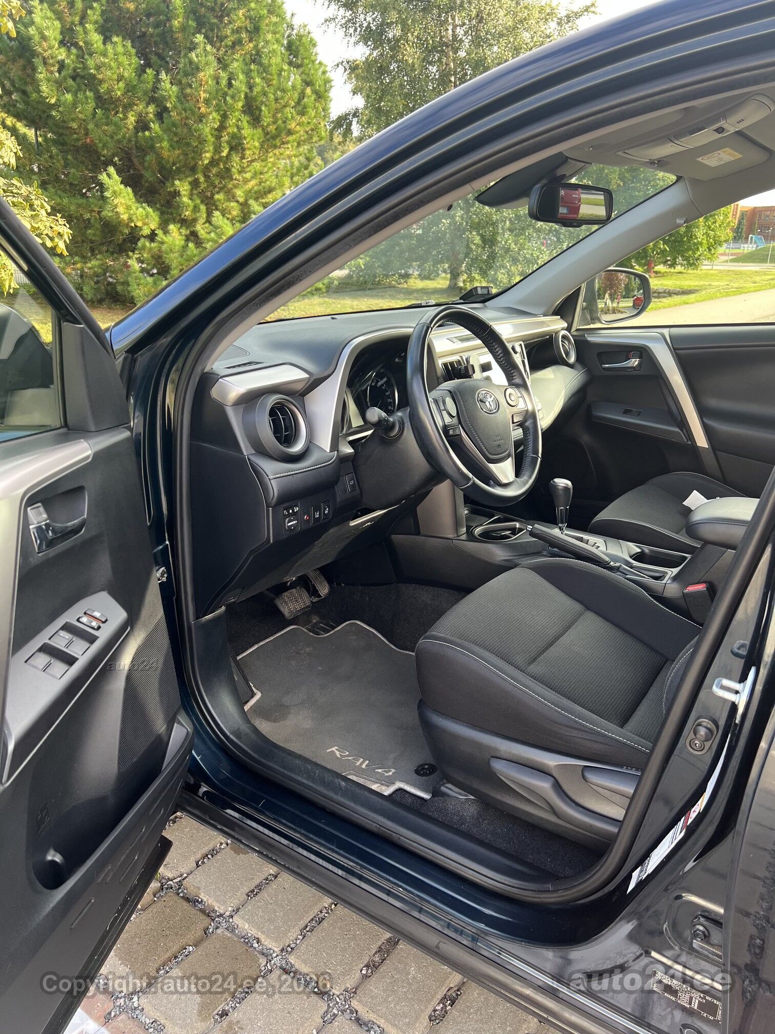Toyota RAV4 - 8