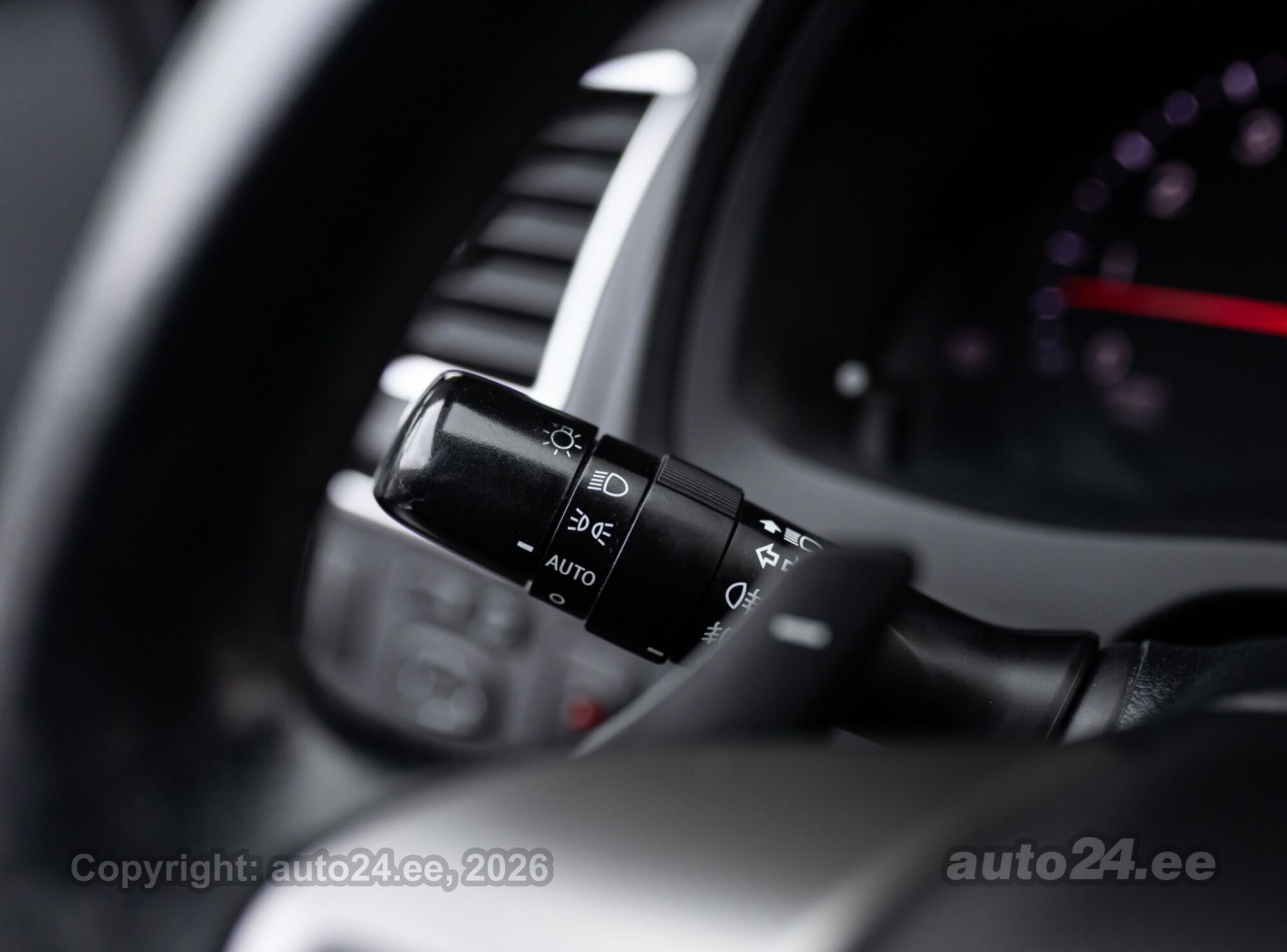 Toyota Avensis 2012 — photo 12