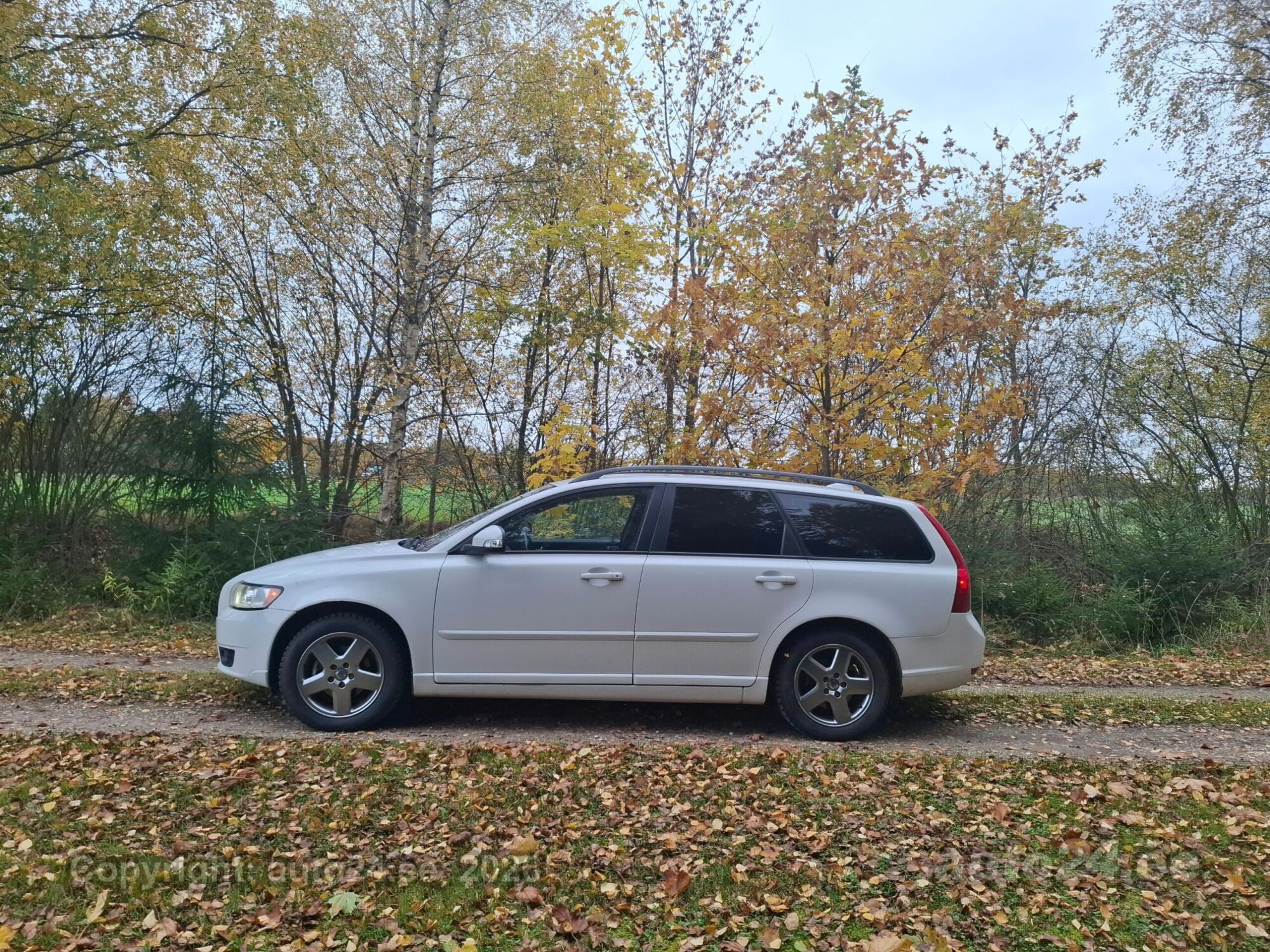 Volvo V50 2010 — interior