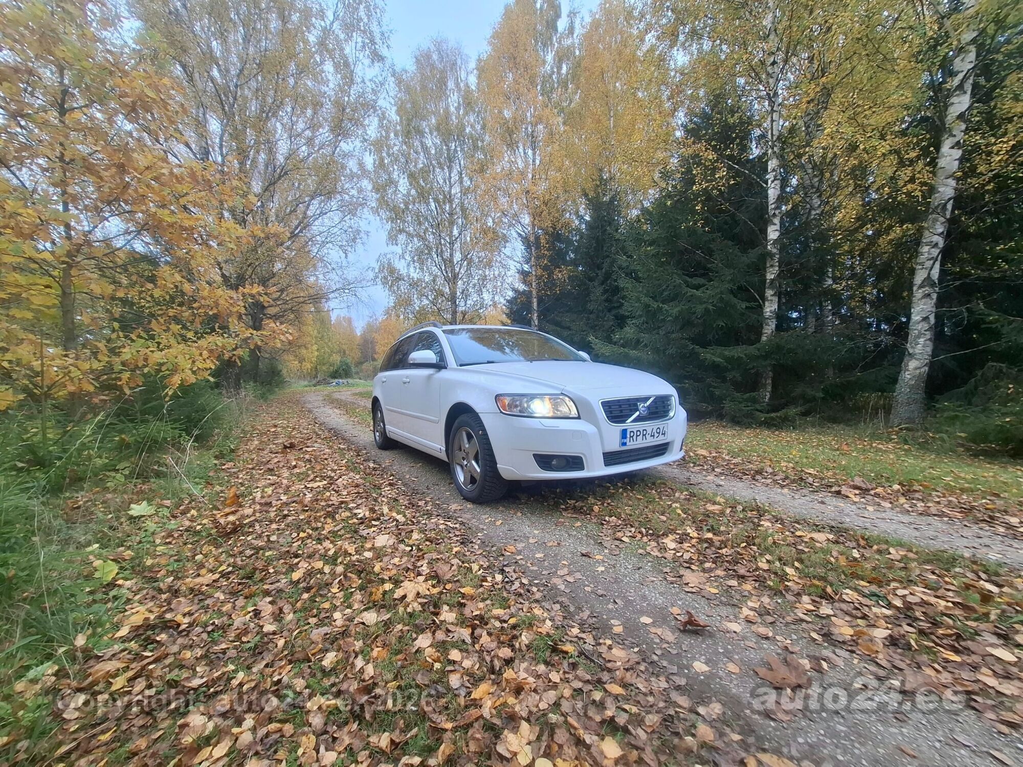 Volvo V50 2010 — photo 8