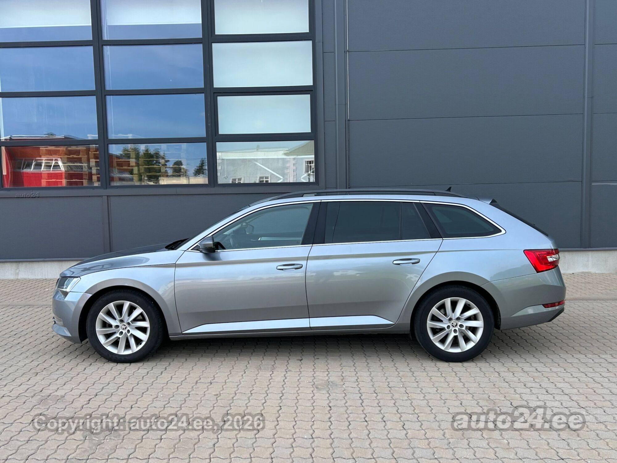 Skoda Superb 2.0 110kW 2016, kuva 3/10