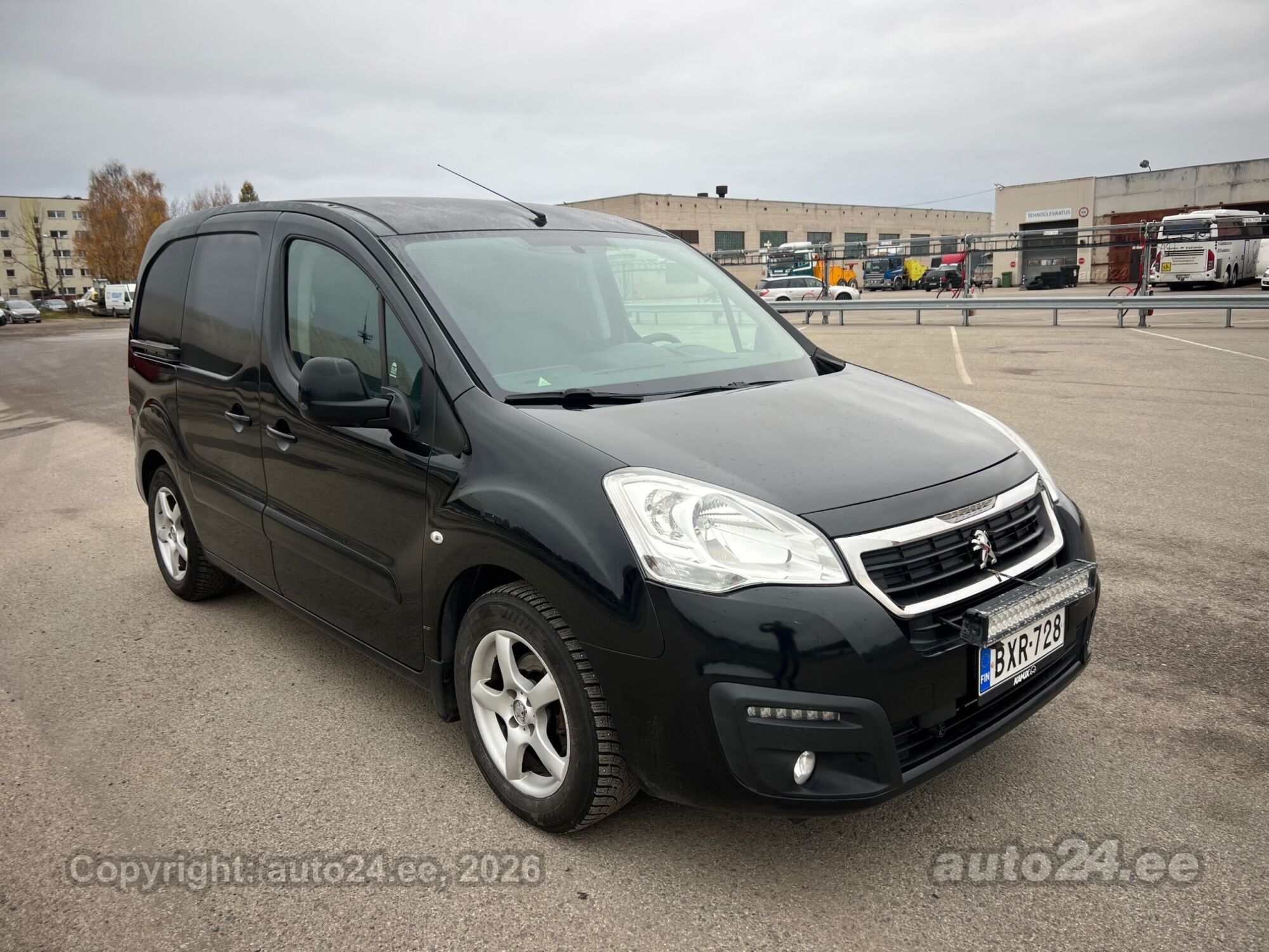Peugeot Partner 2015 — interior