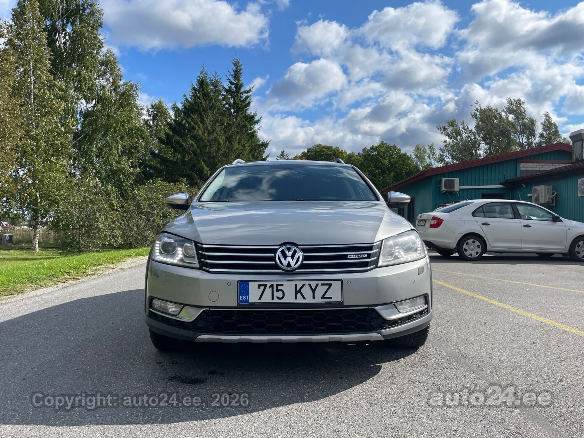 Volkswagen Passat 2012 — interior