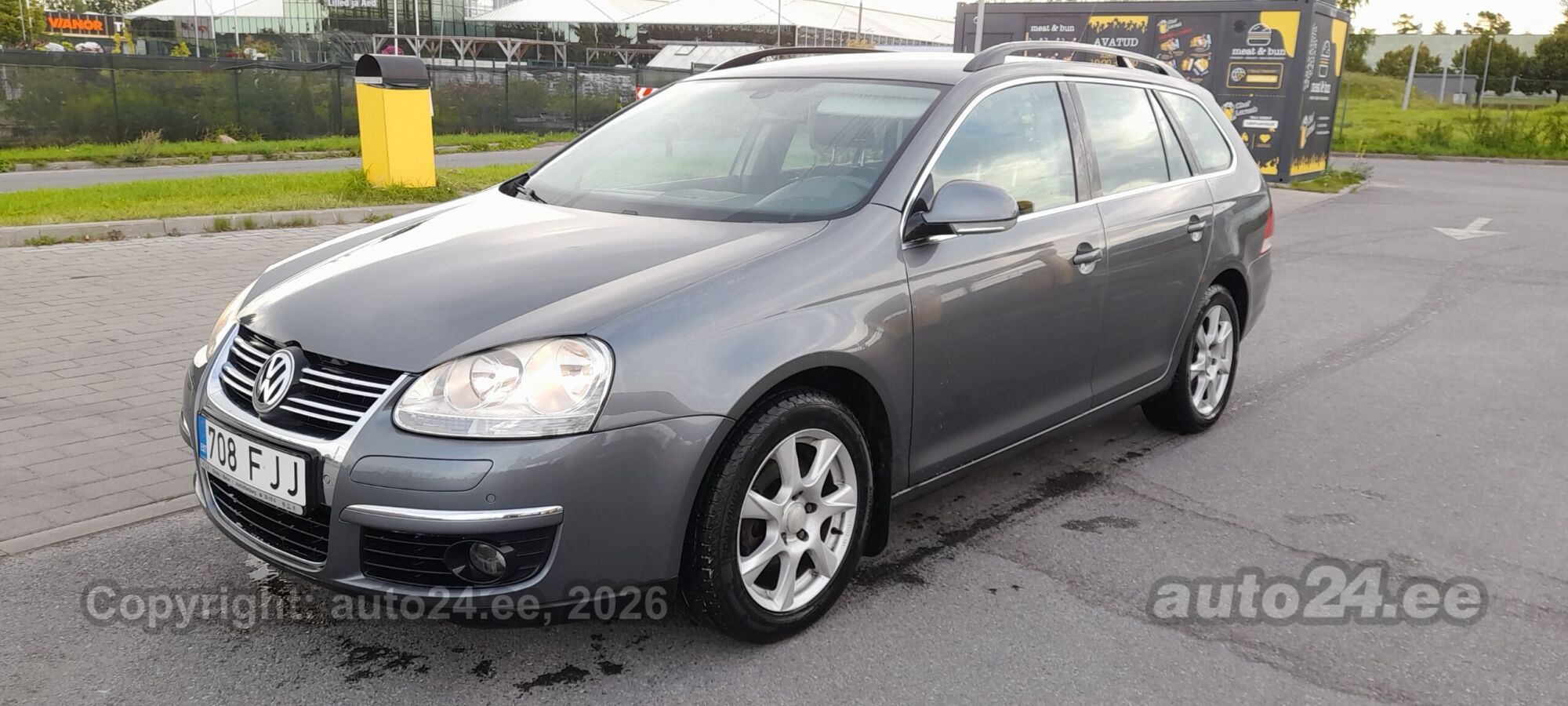 Volkswagen Golf - 1