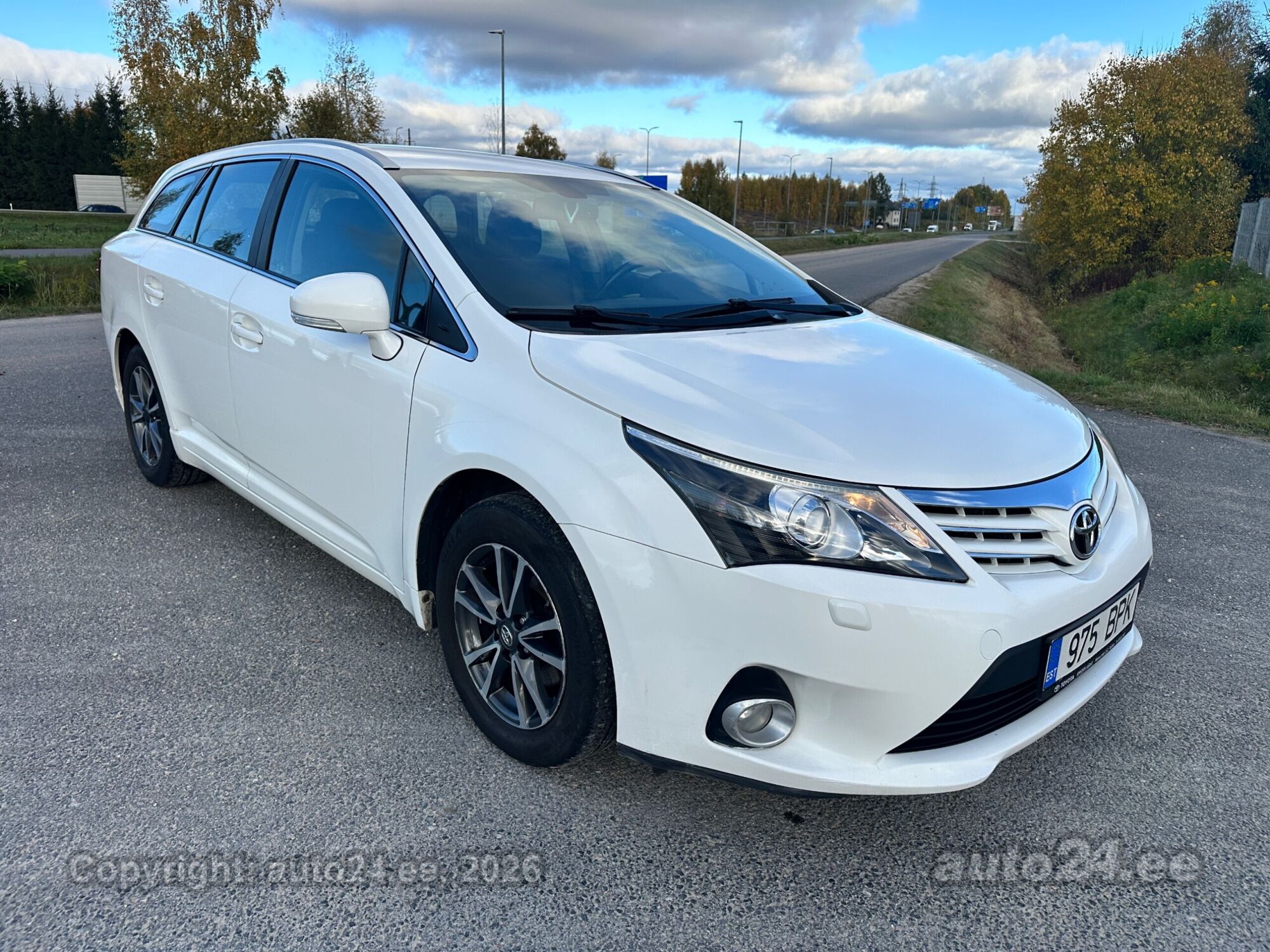 Toyota Avensis 2013 — interior