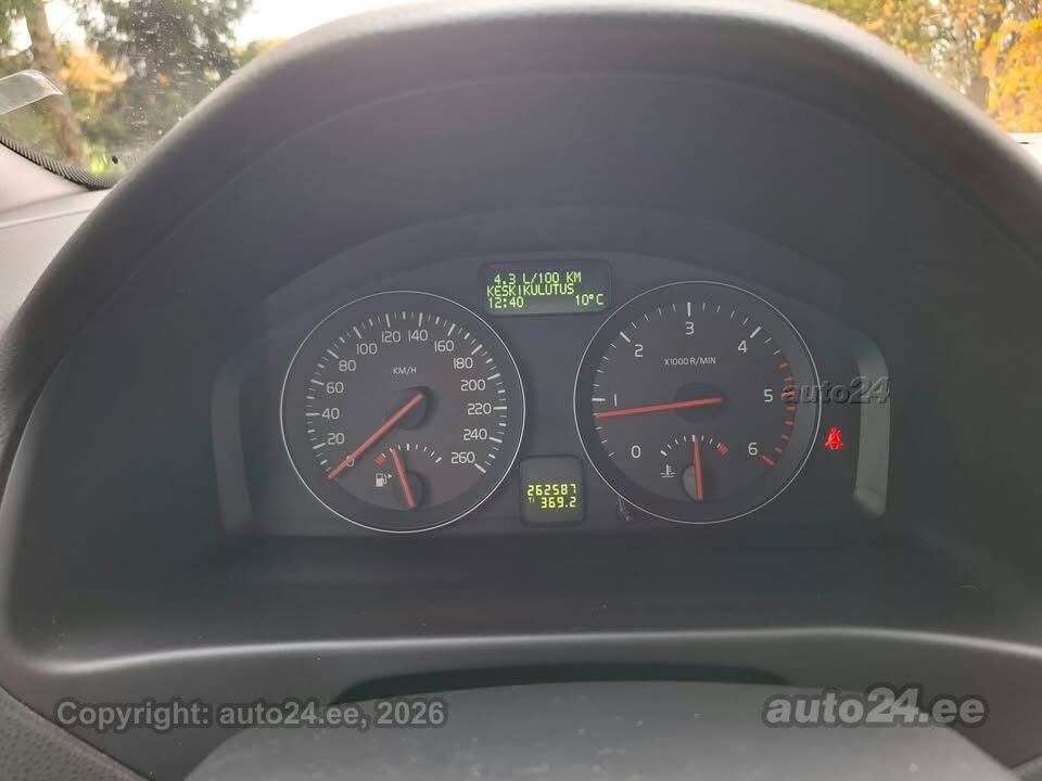 Volvo V50 2010 — photo 10