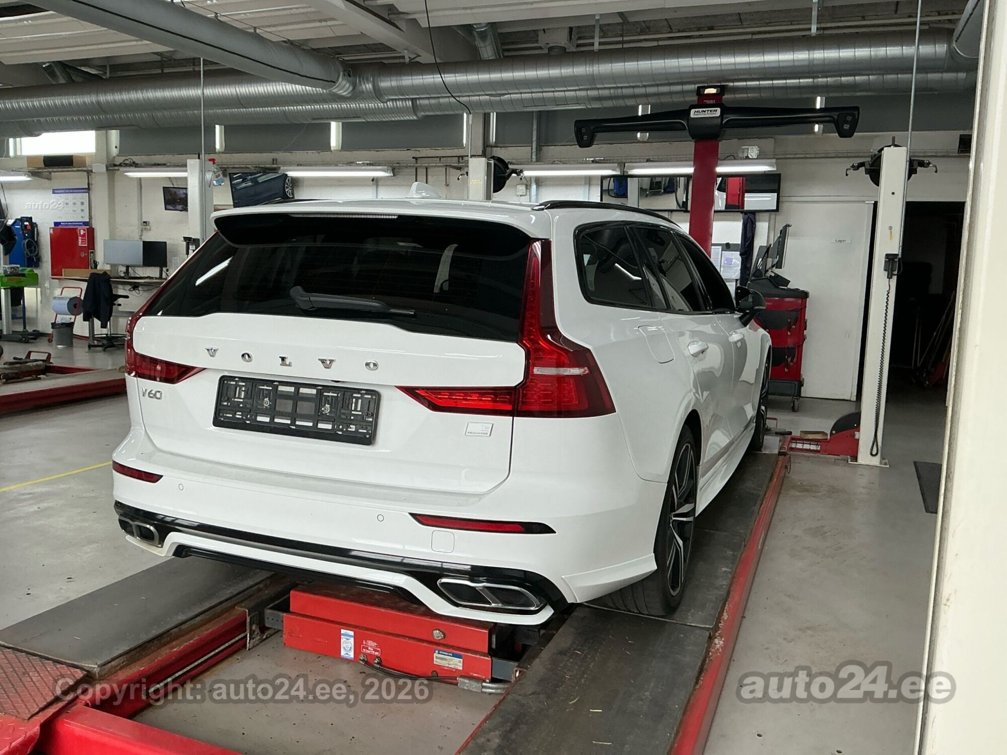 Volvo V60 2021, photo 3/10