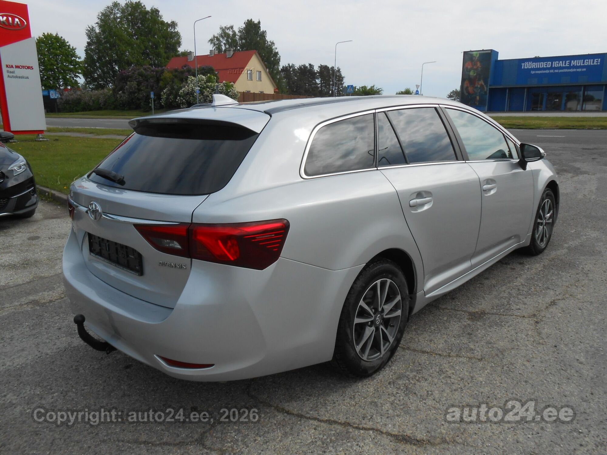 Toyota Avensis 1.6 D-4D 82kW 2016, photo 2/10
