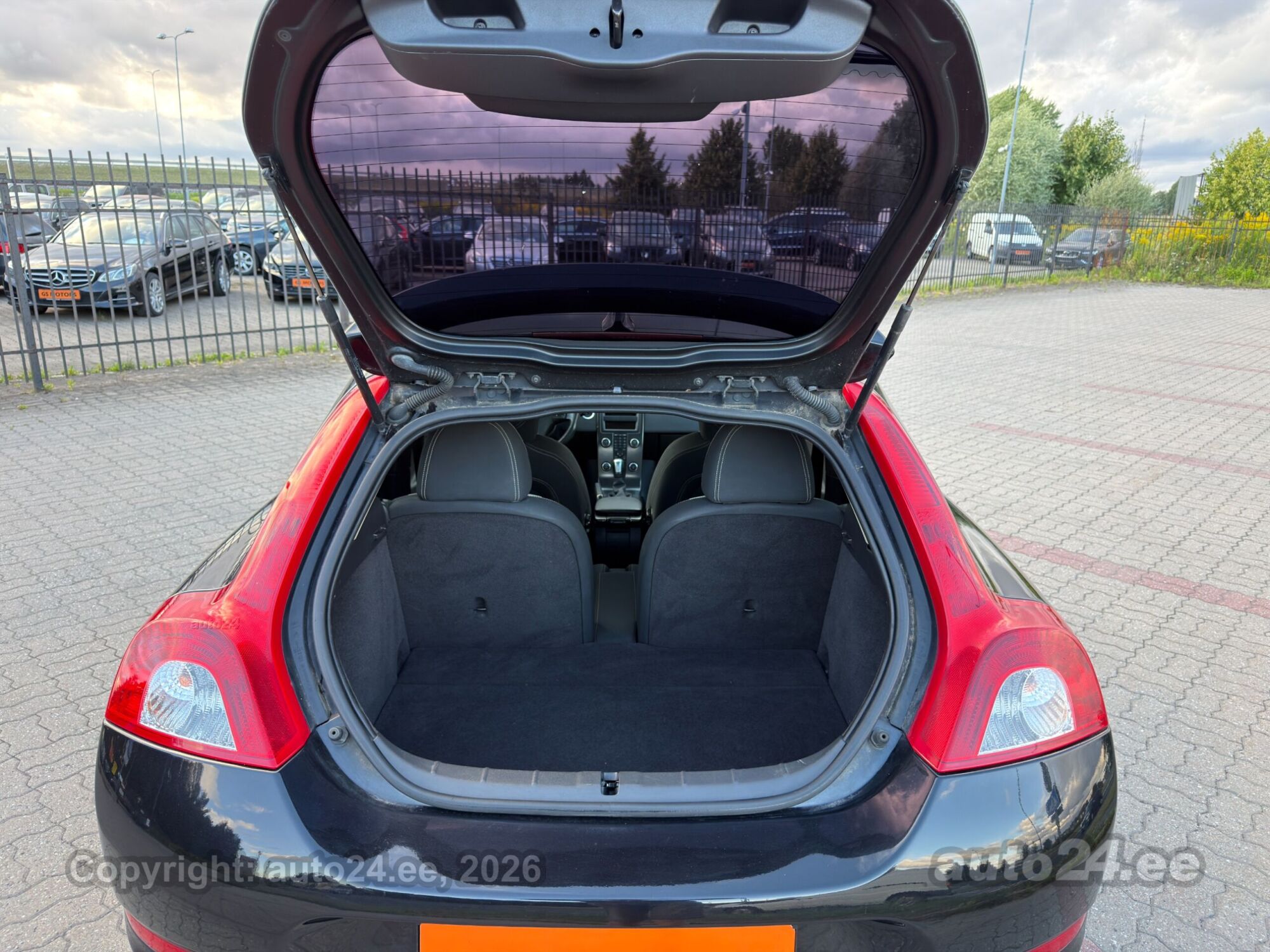 Volvo C30 R-Design 1.6 84kW 2011, photo 6/10